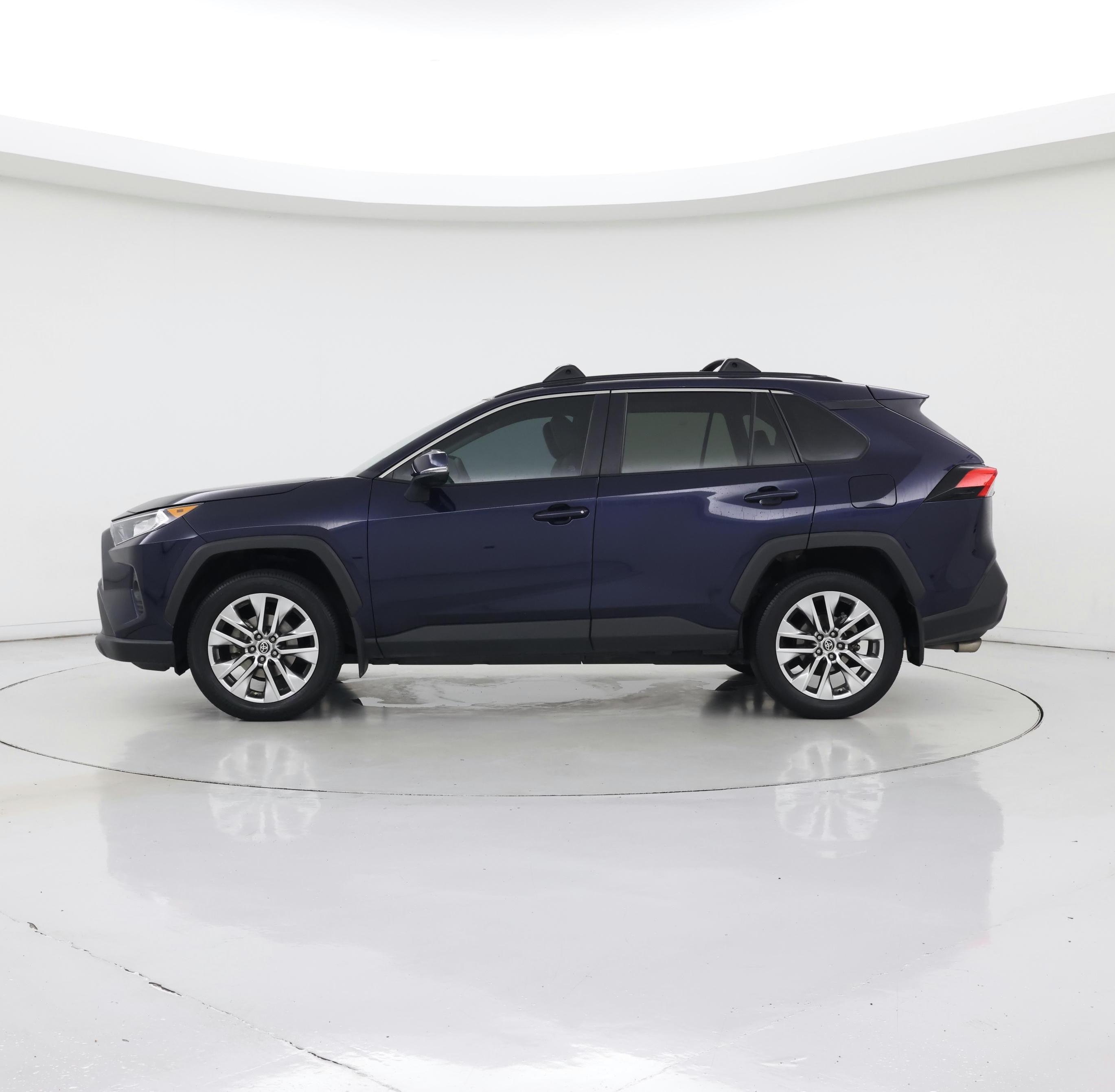 Thumbnail: 2021 Toyota RAV4 - 3