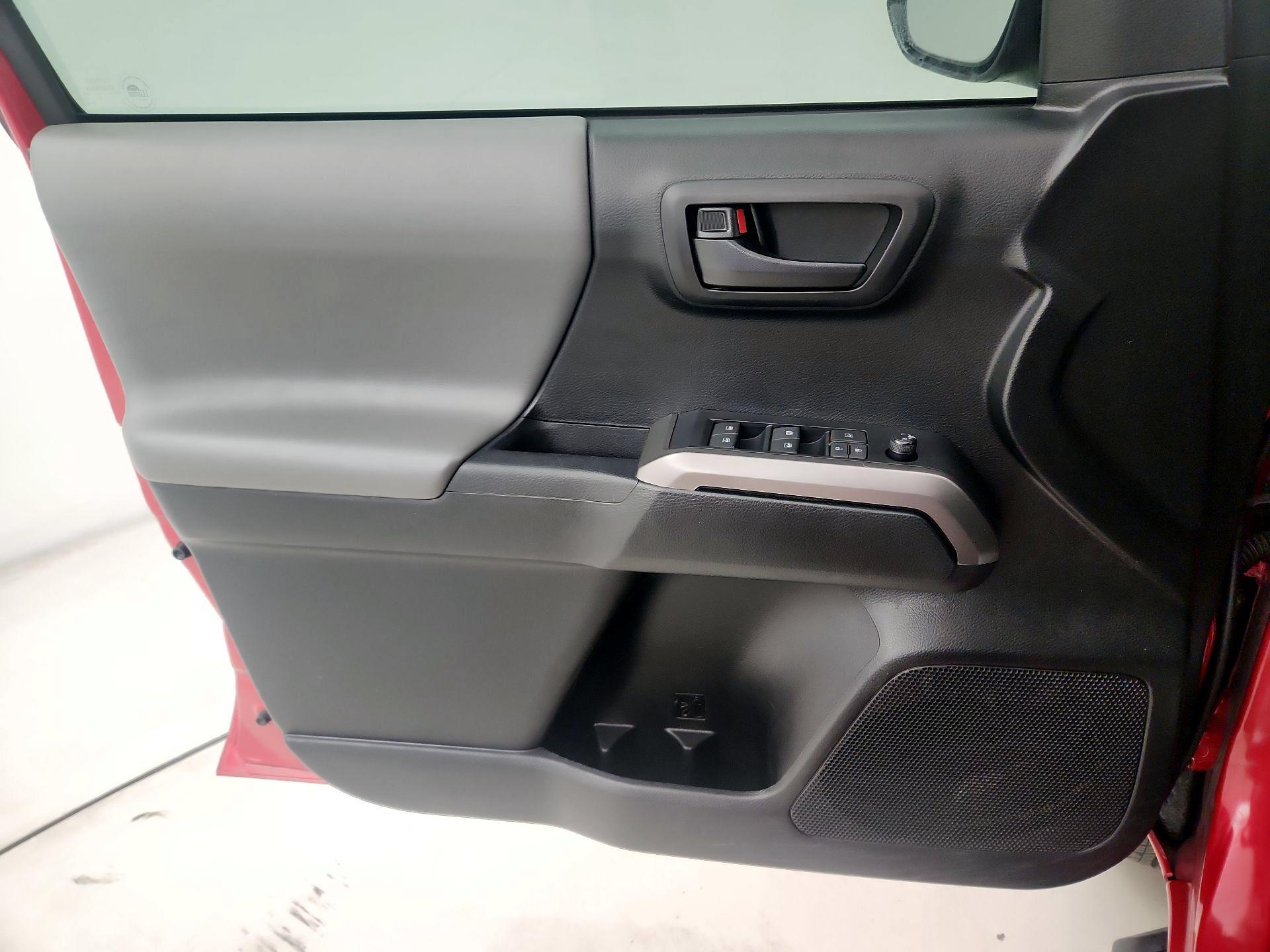 Thumbnail: 2022 Toyota Tacoma - 12