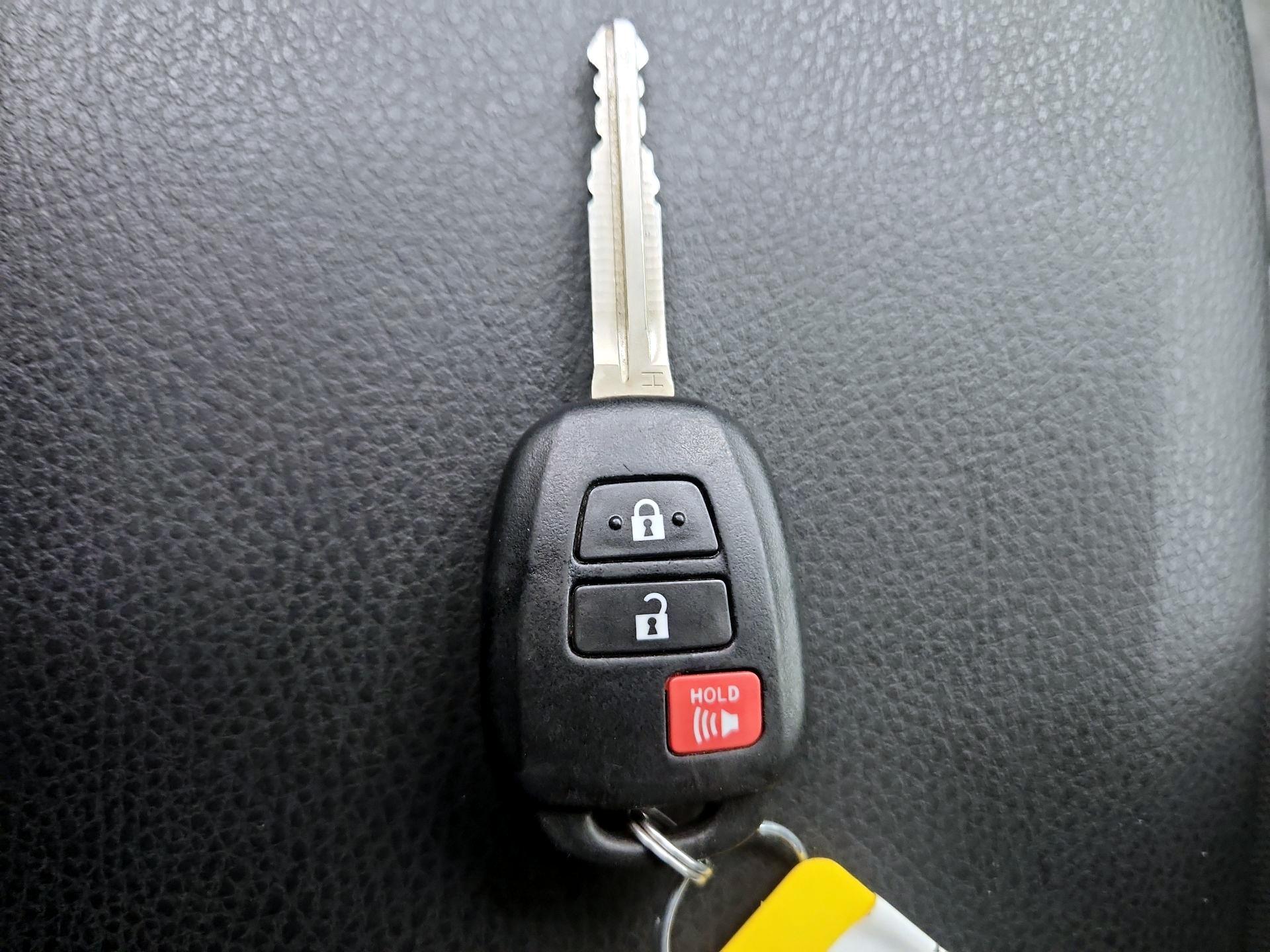 Thumbnail: 2022 Toyota Tacoma - 18