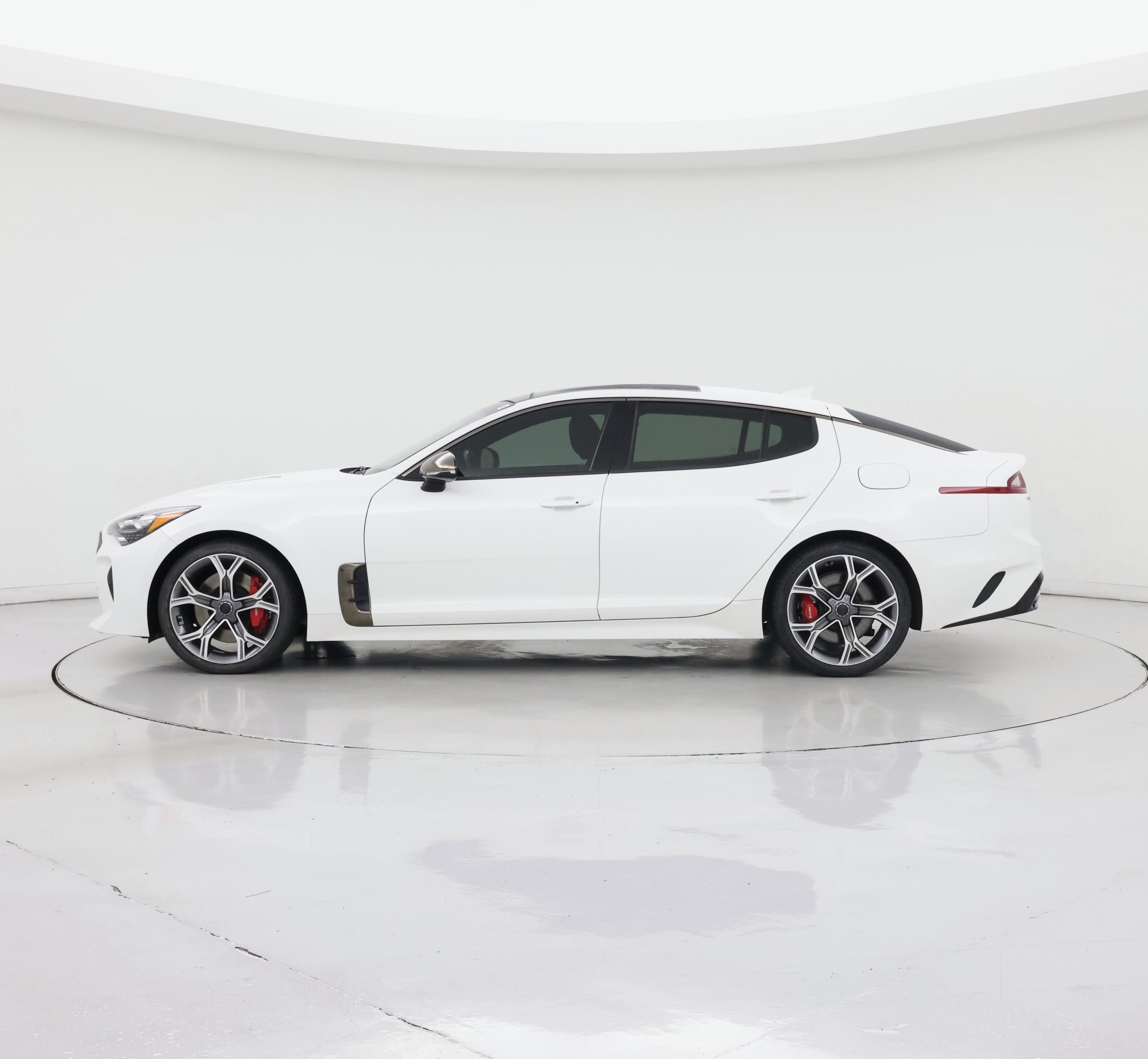Thumbnail: 2020 Kia Stinger - 3
