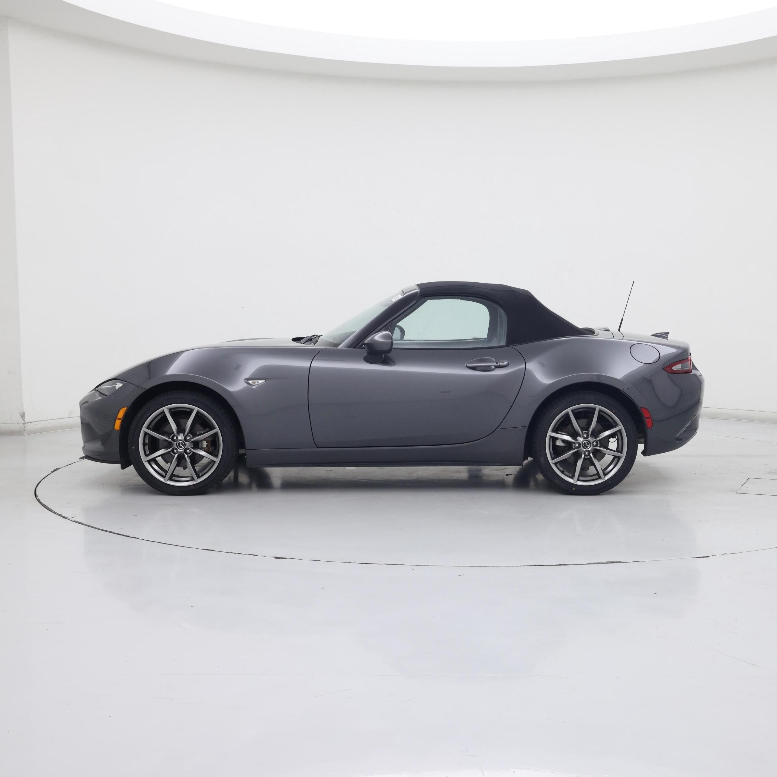 Thumbnail: 2022 Mazda MX-5 Miata - 3