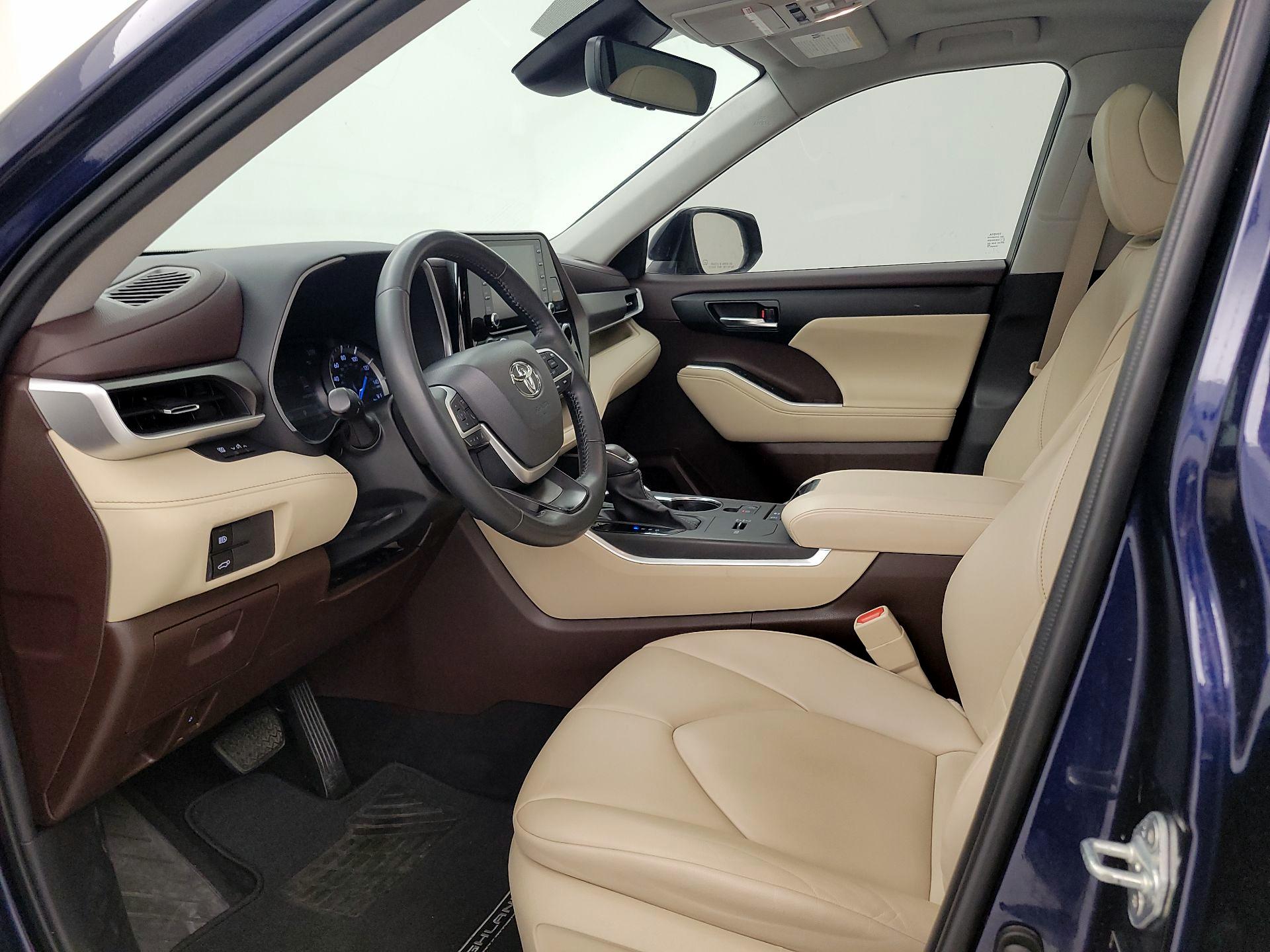 Thumbnail: 2022 Toyota Highlander - 11