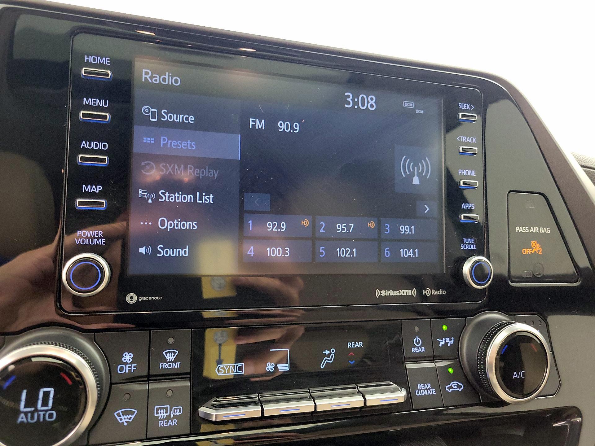 Thumbnail: 2022 Toyota Highlander - 15