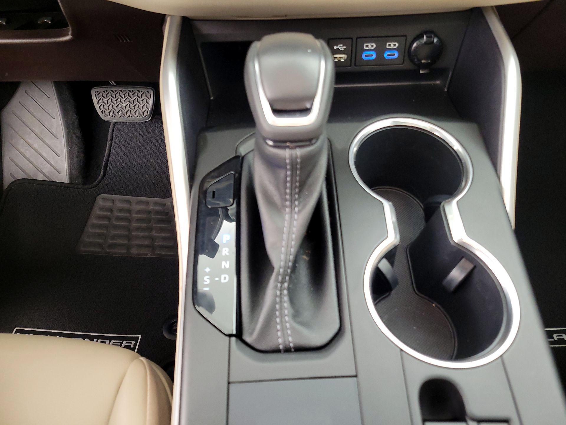 Thumbnail: 2022 Toyota Highlander - 17