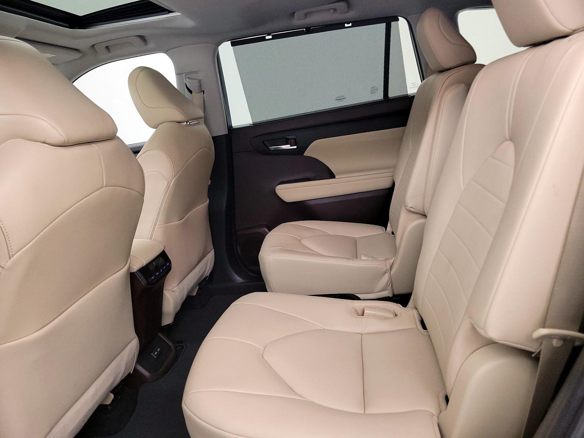 Thumbnail: 2022 Toyota Highlander - 20