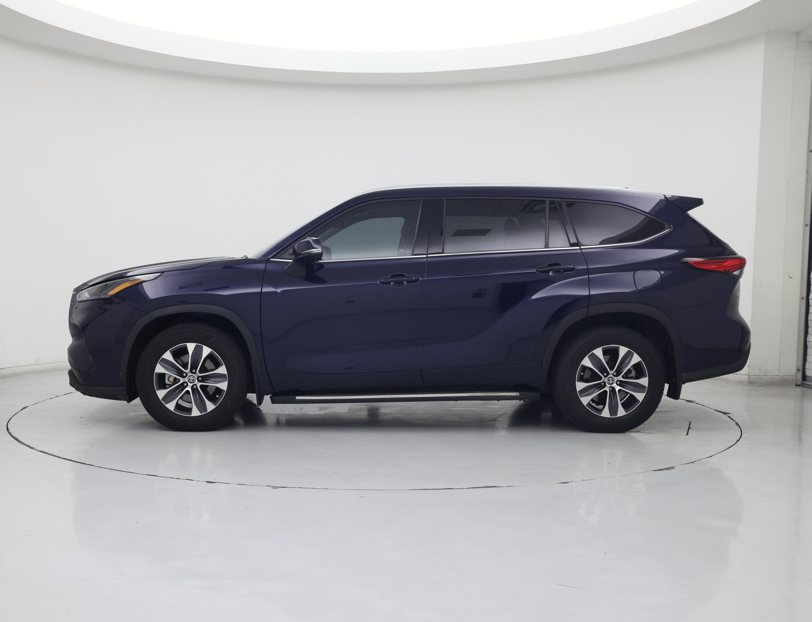 Thumbnail: 2022 Toyota Highlander - 3