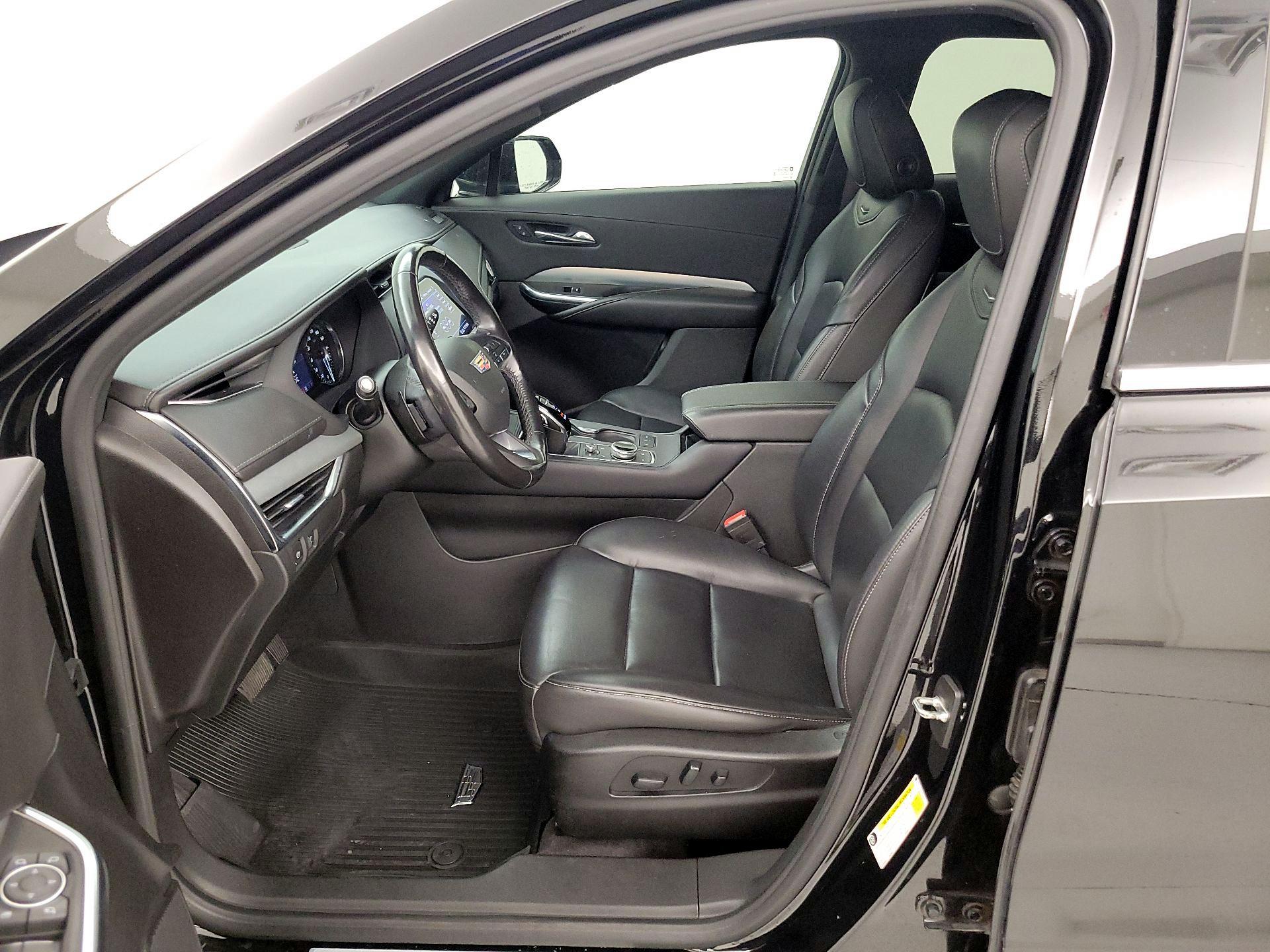 Thumbnail: 2020 Cadillac XT4 - 11