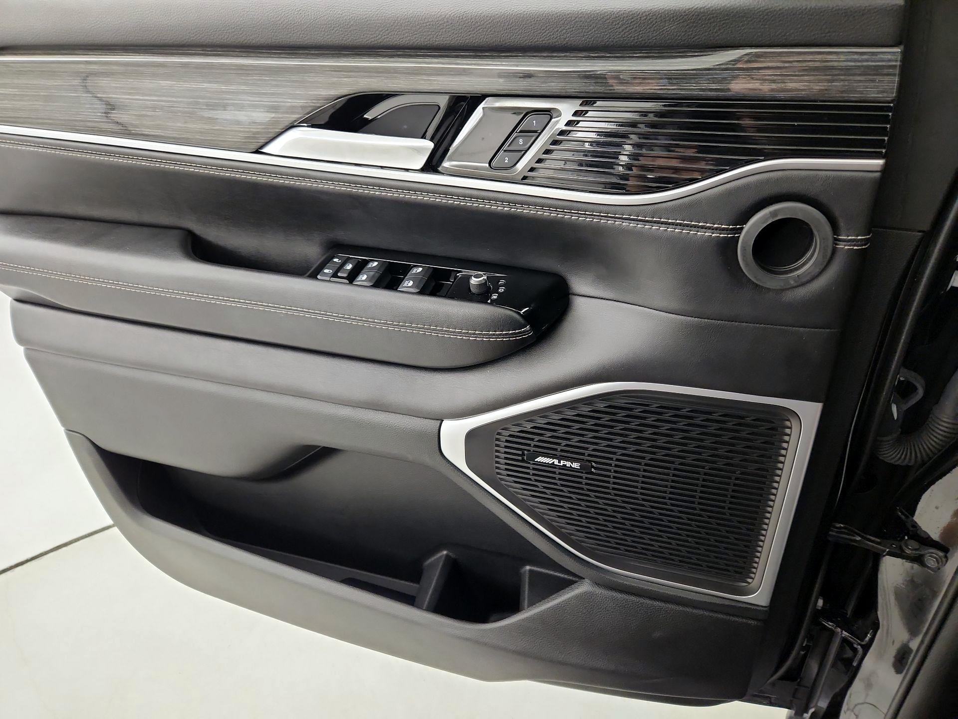 Thumbnail: 2022 Jeep Wagoneer - 12
