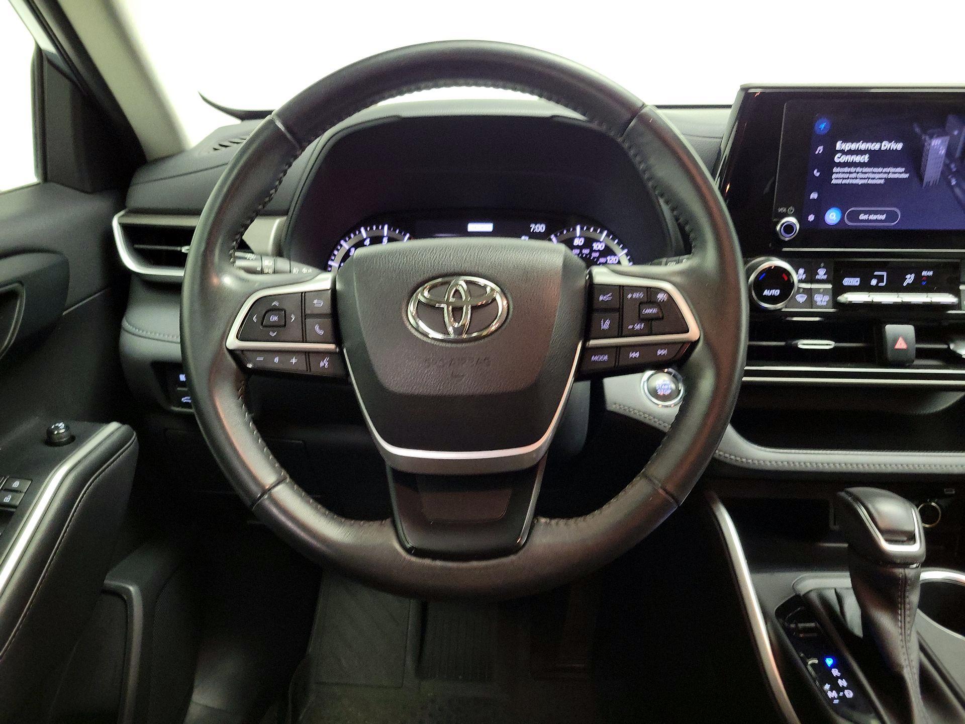 Thumbnail: 2023 Toyota Highlander - 10