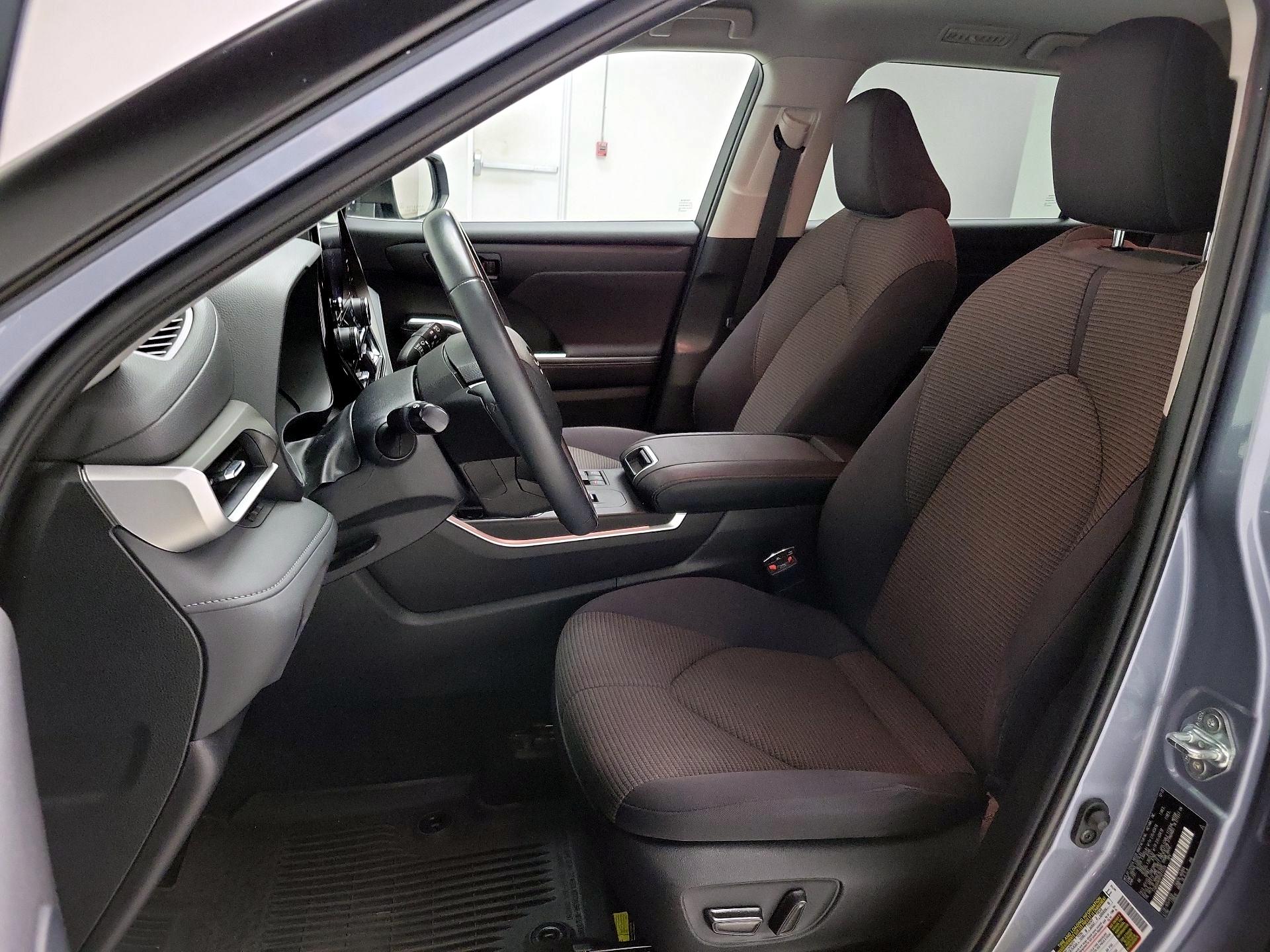 Thumbnail: 2023 Toyota Highlander - 11