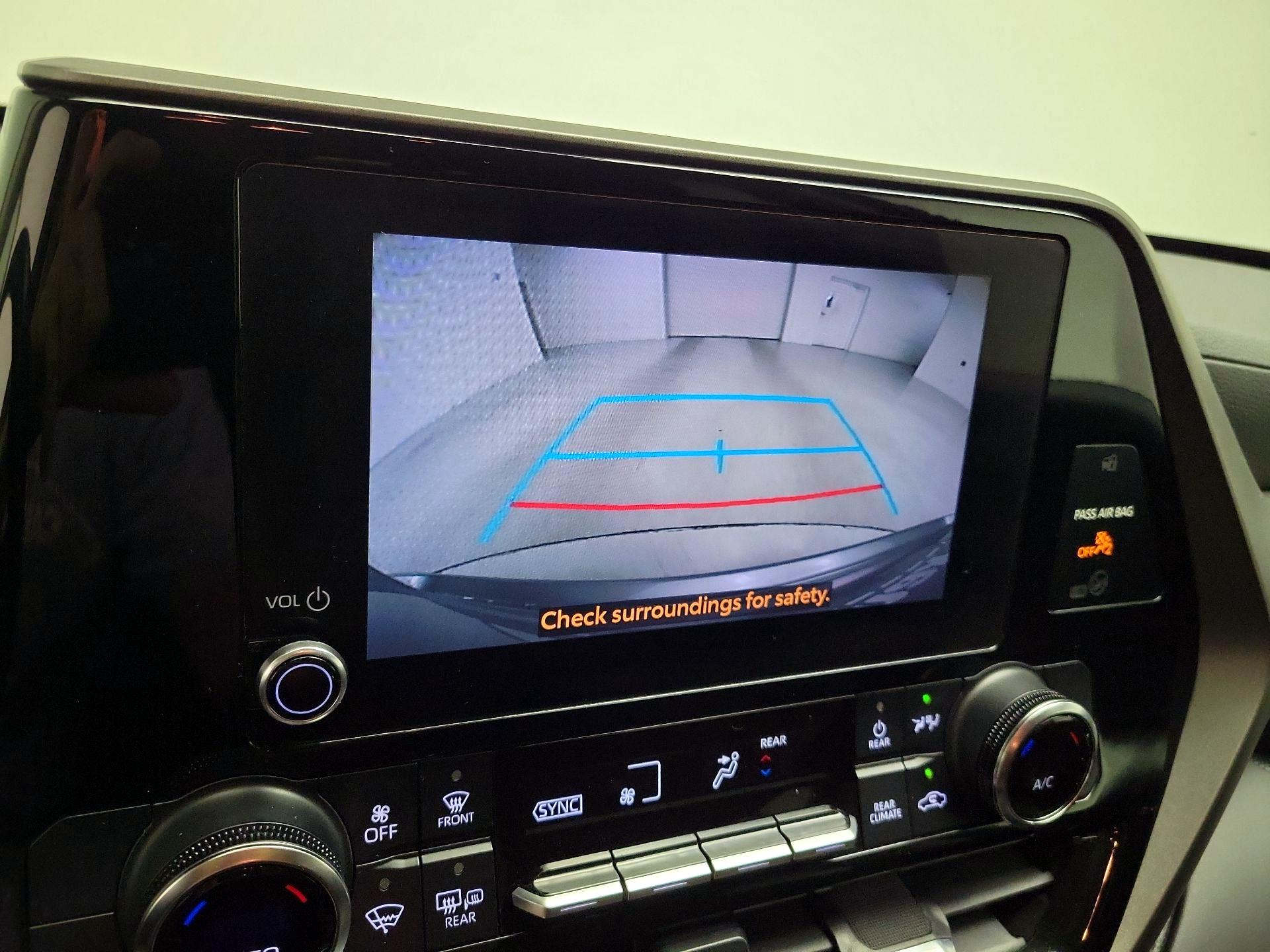 Thumbnail: 2023 Toyota Highlander - 15