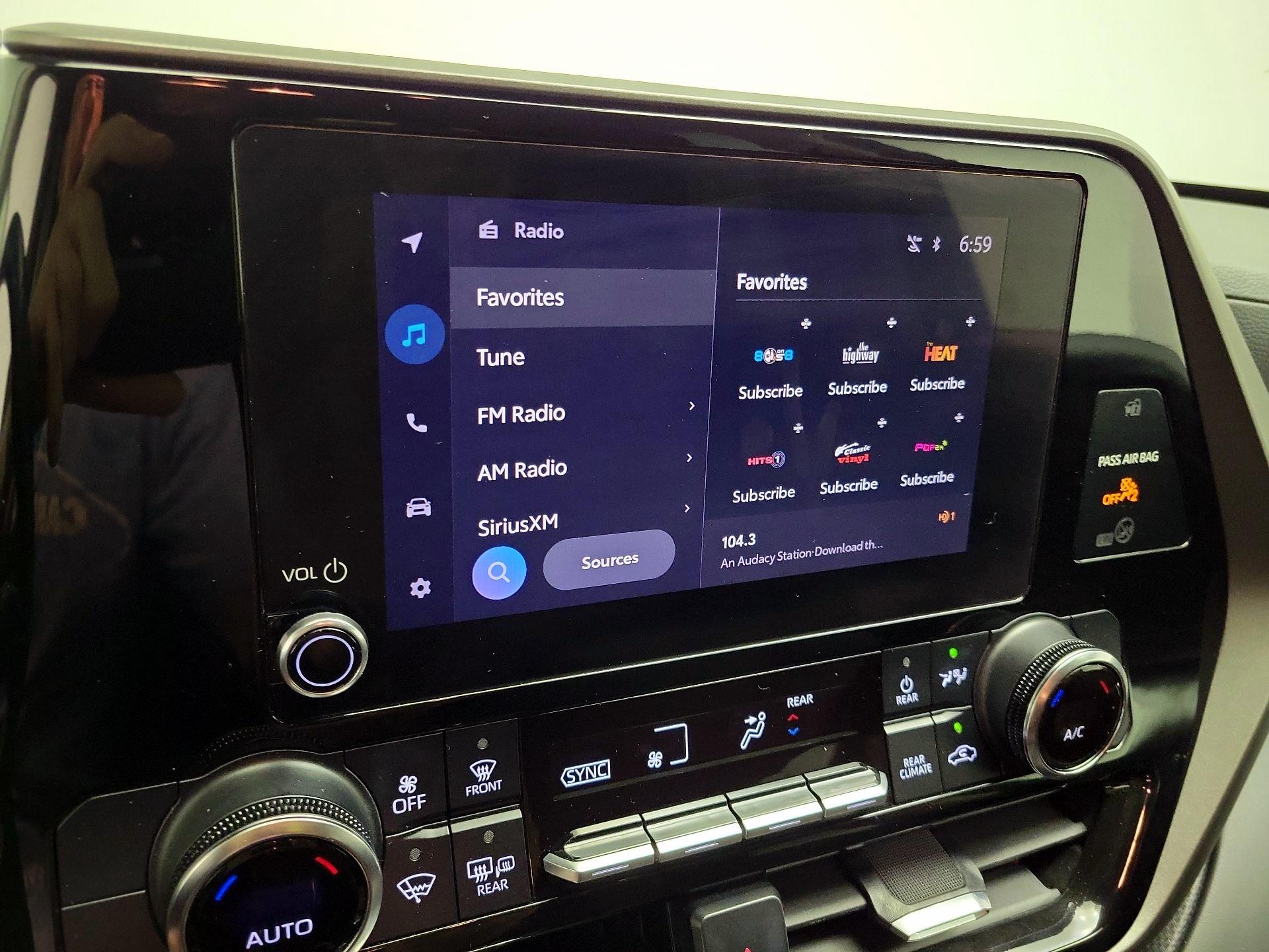 Thumbnail: 2023 Toyota Highlander - 16