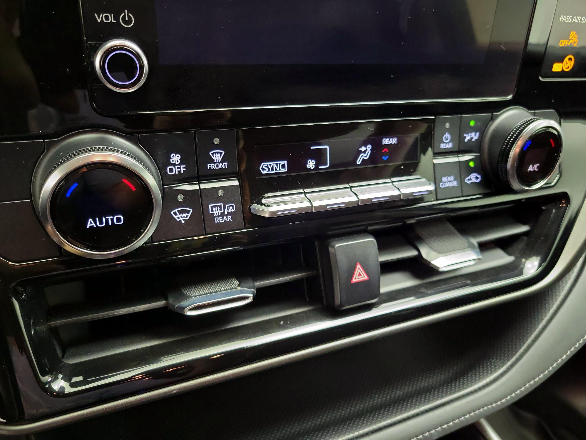 Thumbnail: 2023 Toyota Highlander - 17