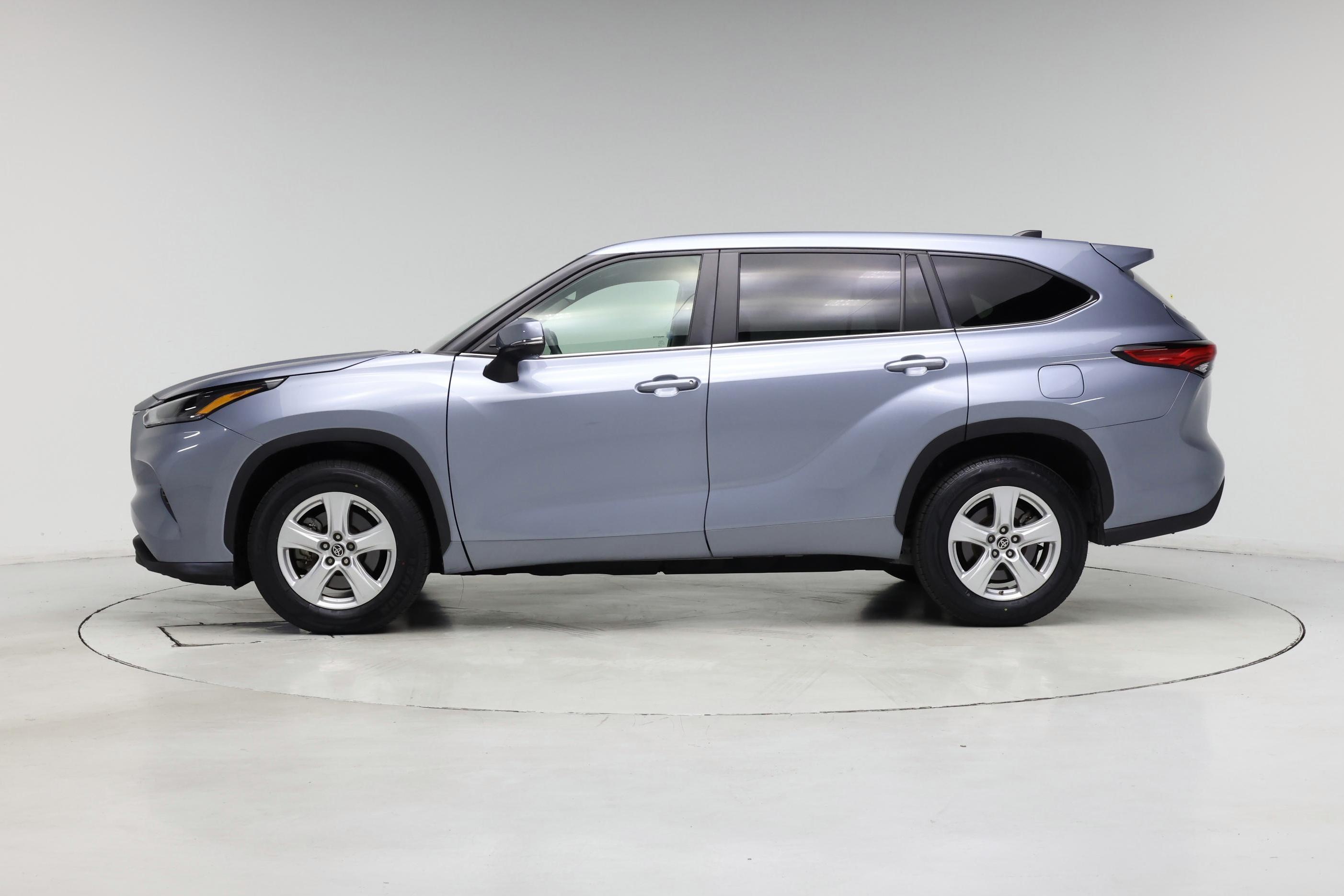 Thumbnail: 2023 Toyota Highlander - 3