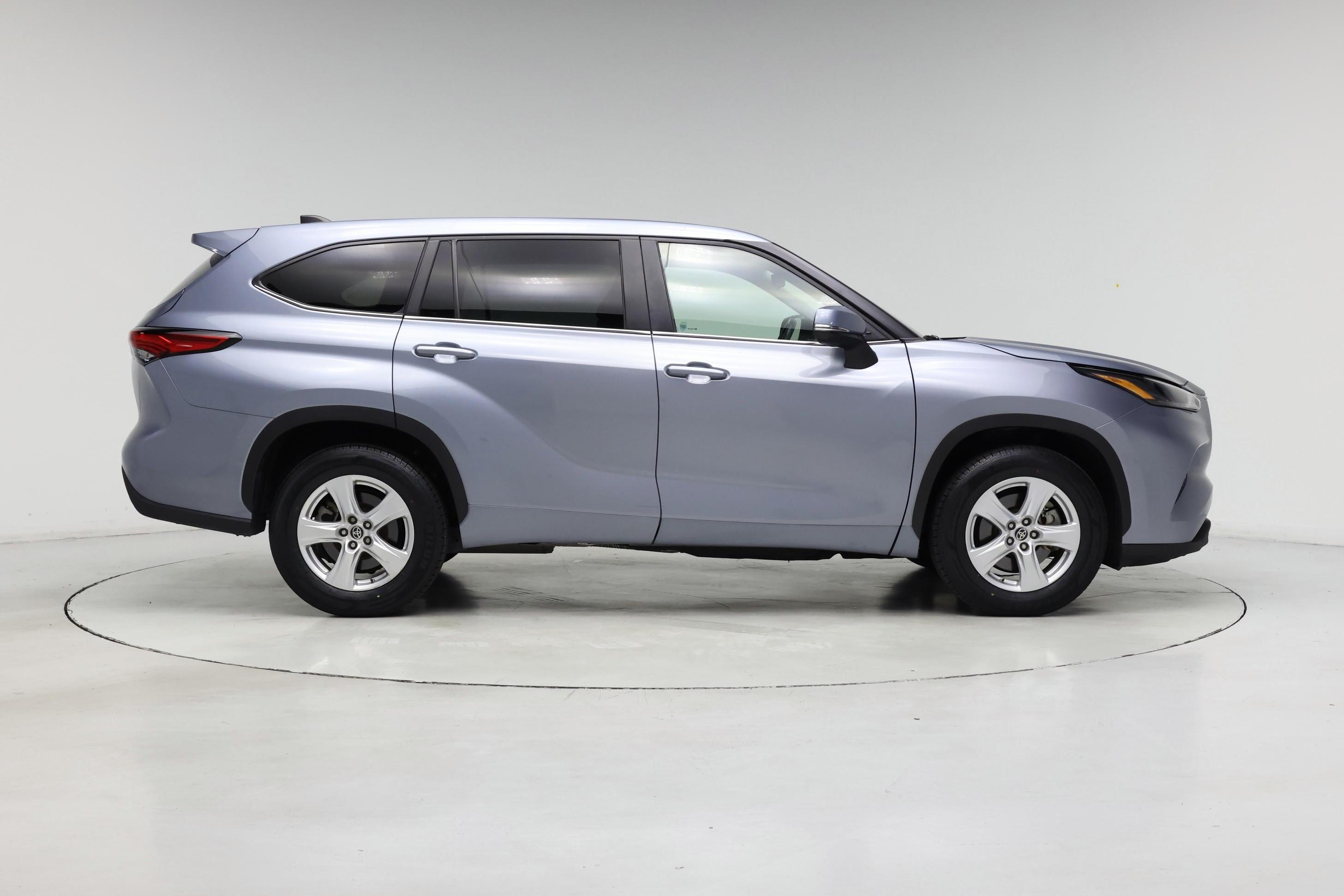 Thumbnail: 2023 Toyota Highlander - 7