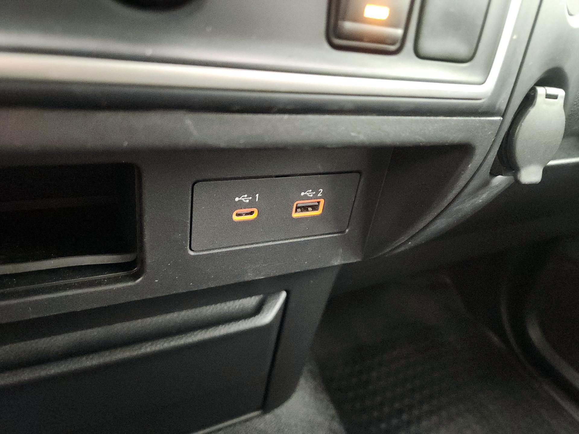 Thumbnail: 2020 Nissan Titan - 18