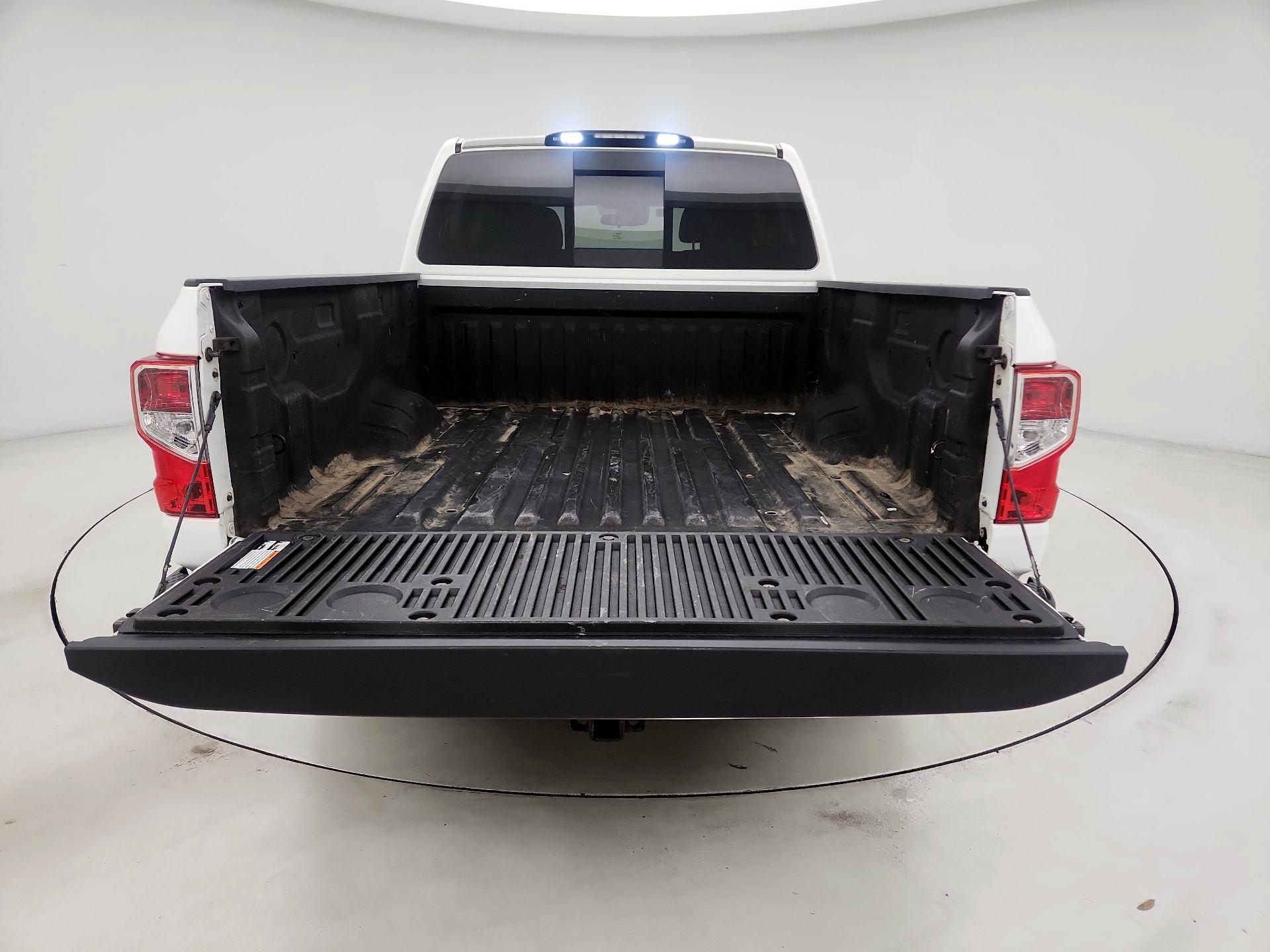 Thumbnail: 2020 Nissan Titan - 20