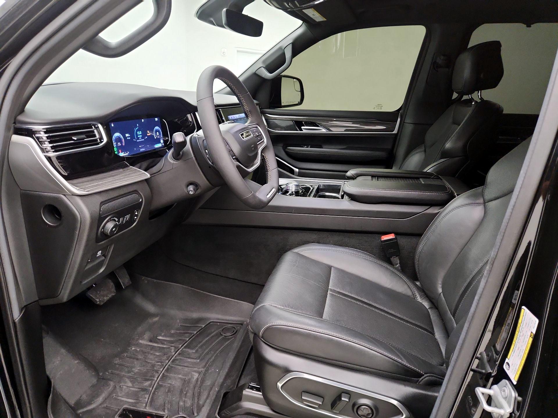 Thumbnail: 2022 Jeep Wagoneer - 11