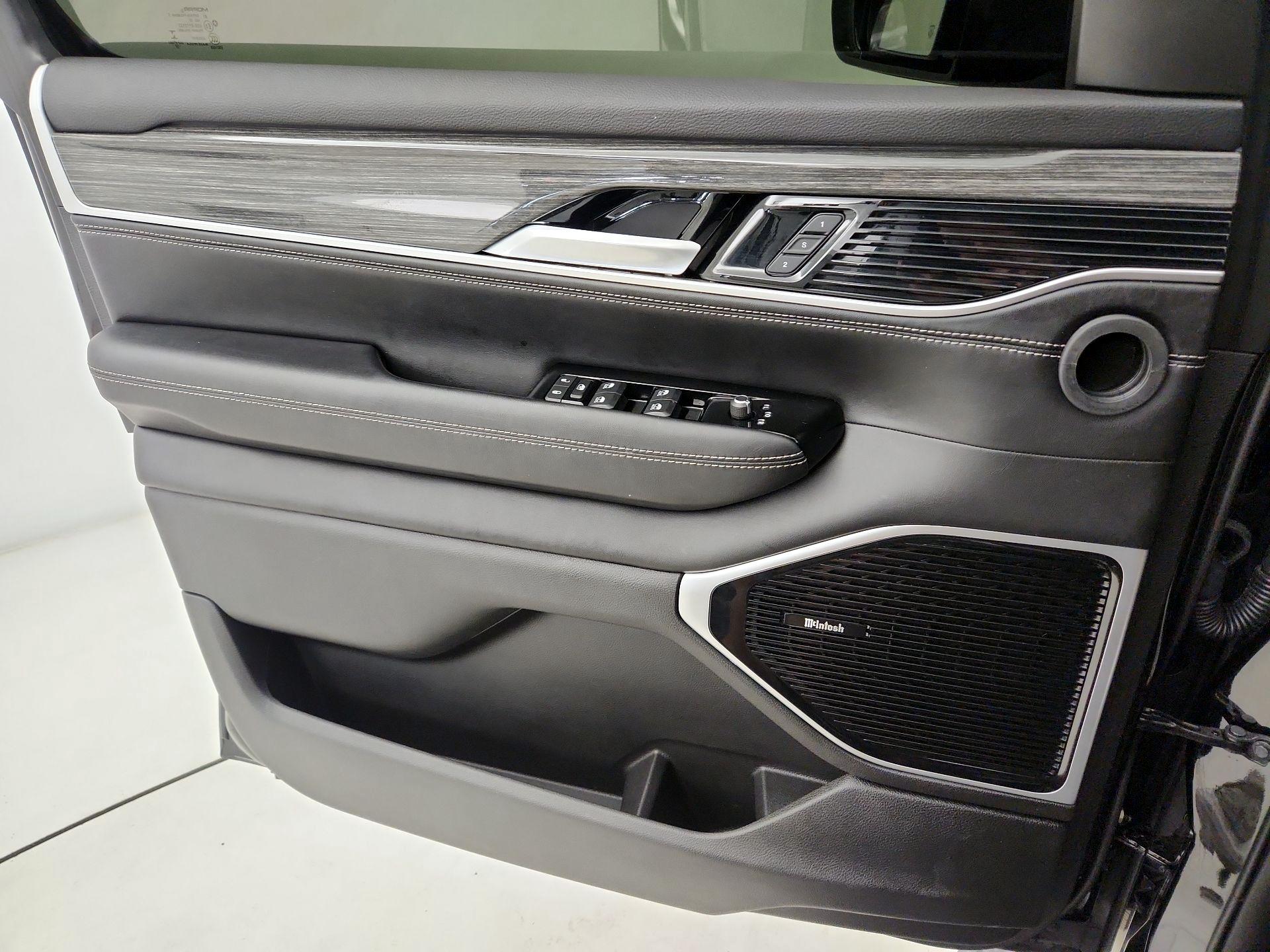 Thumbnail: 2022 Jeep Wagoneer - 12