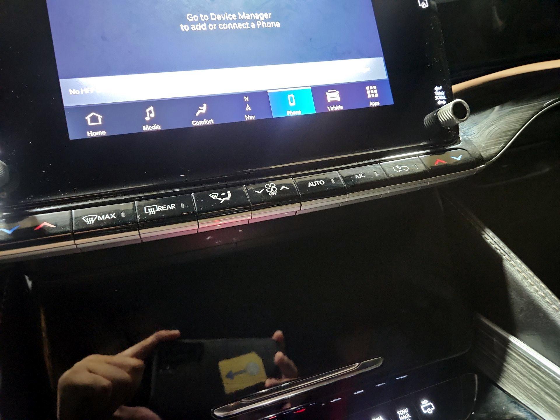 Thumbnail: 2022 Jeep Wagoneer - 14