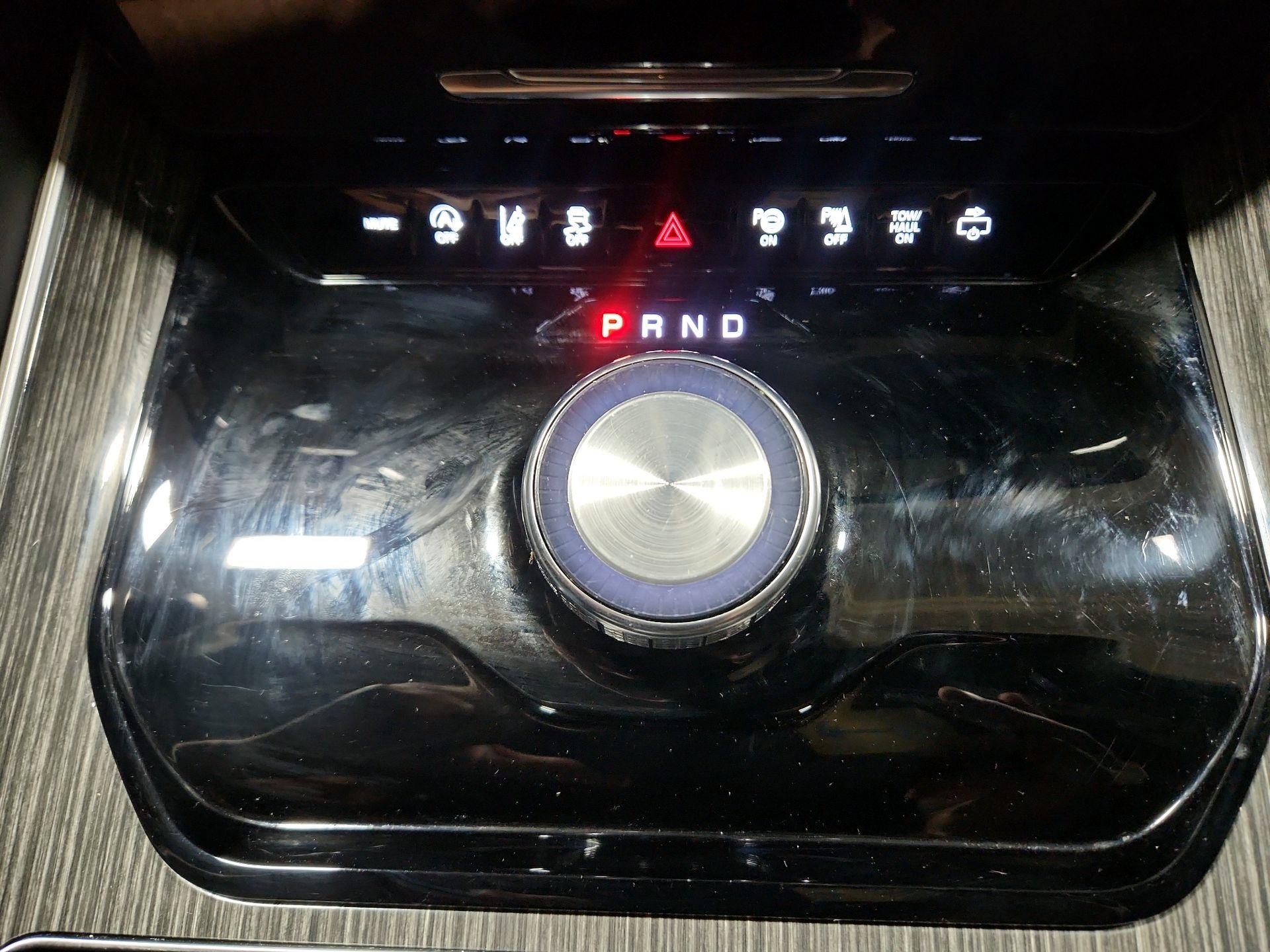 Thumbnail: 2022 Jeep Wagoneer - 15