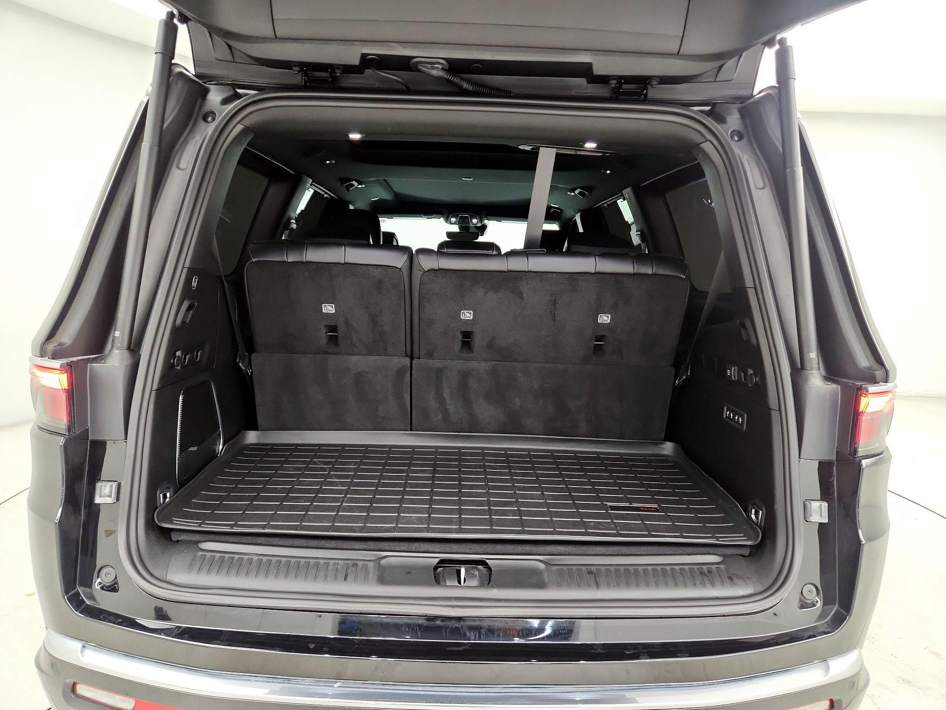 Thumbnail: 2022 Jeep Wagoneer - 16