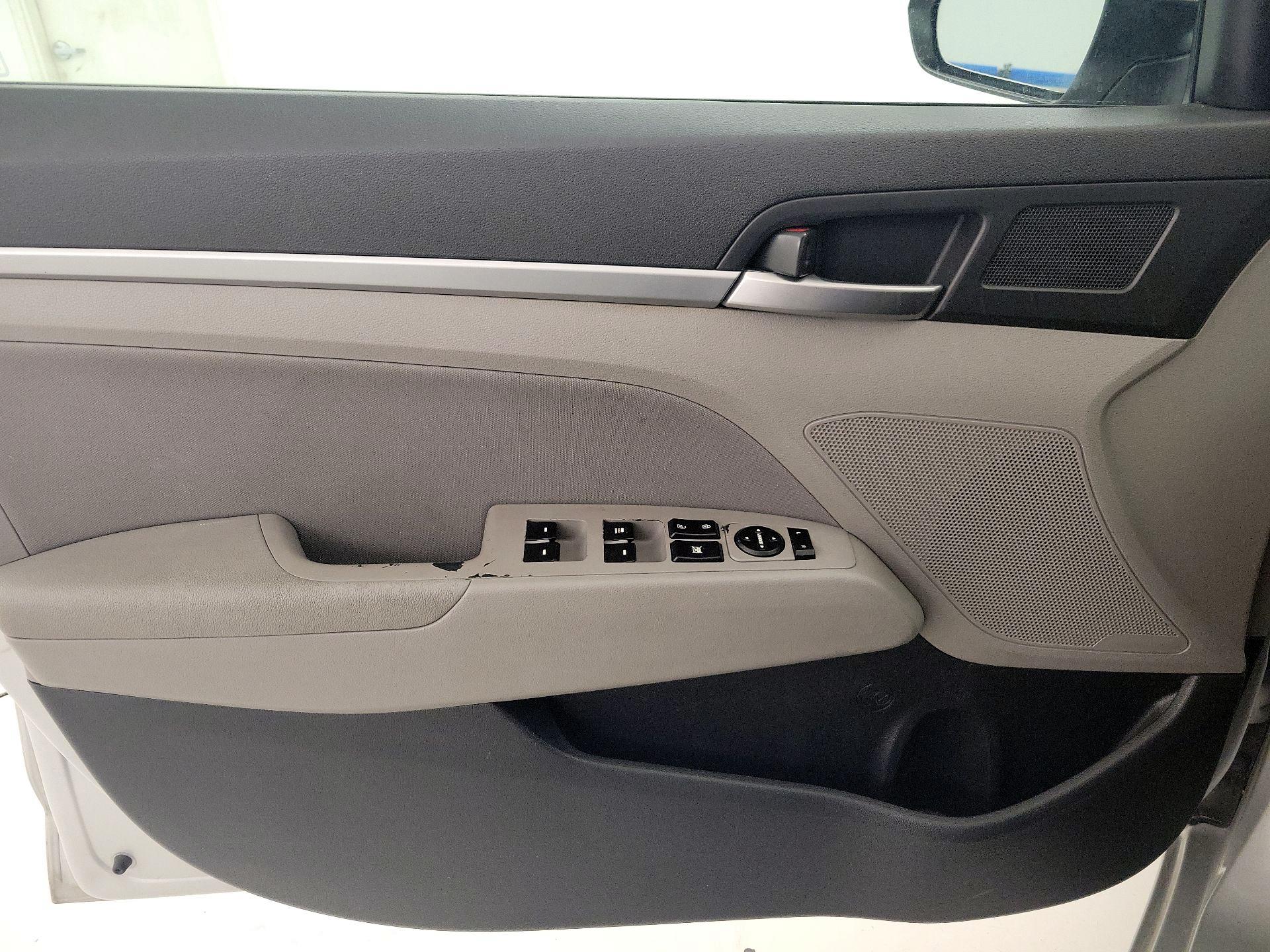 Thumbnail: 2019 Hyundai Elantra - 12