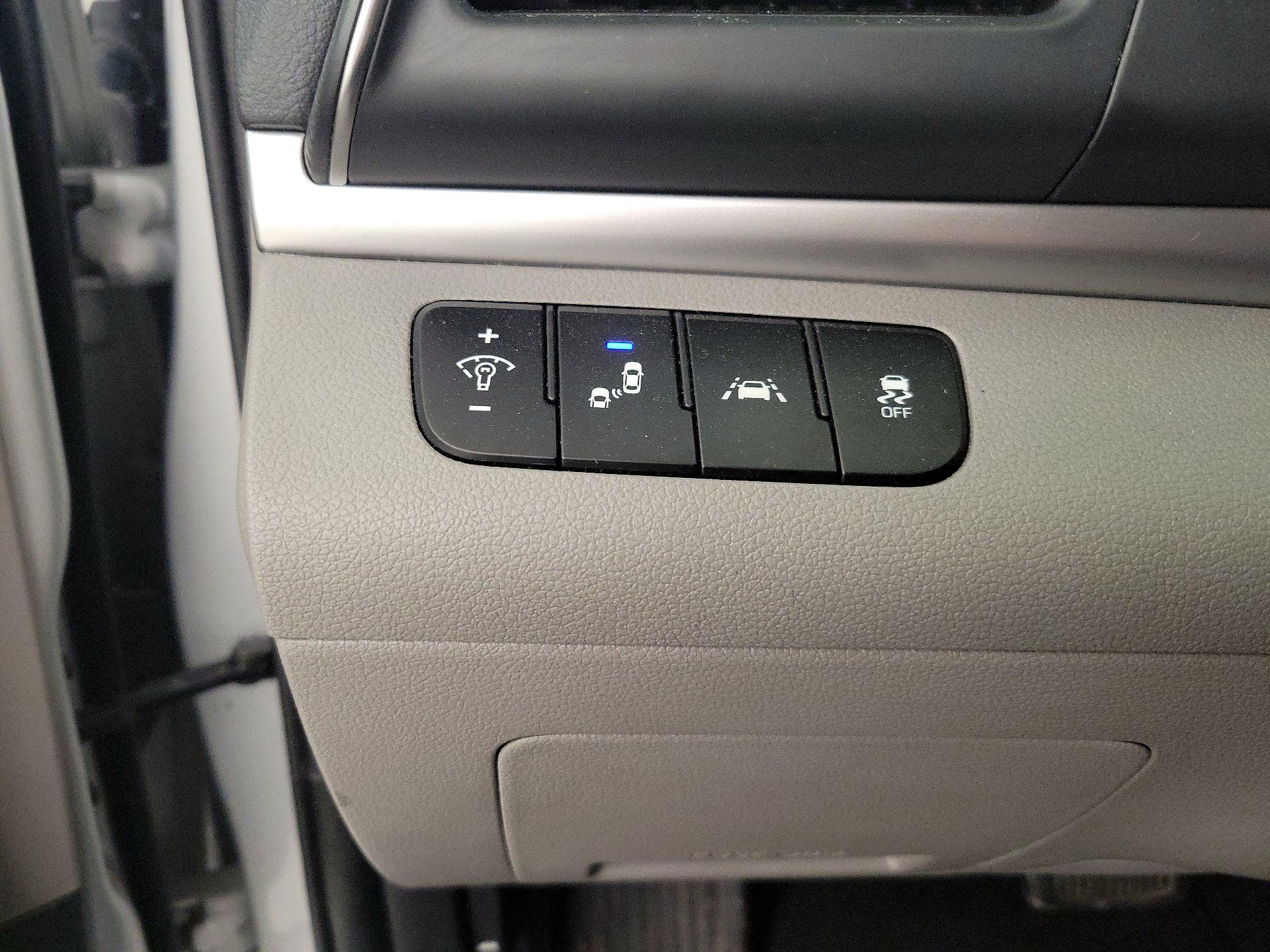 Thumbnail: 2019 Hyundai Elantra - 13