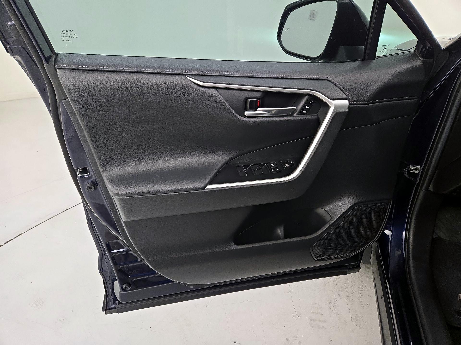 Thumbnail: 2021 Toyota RAV4 - 10