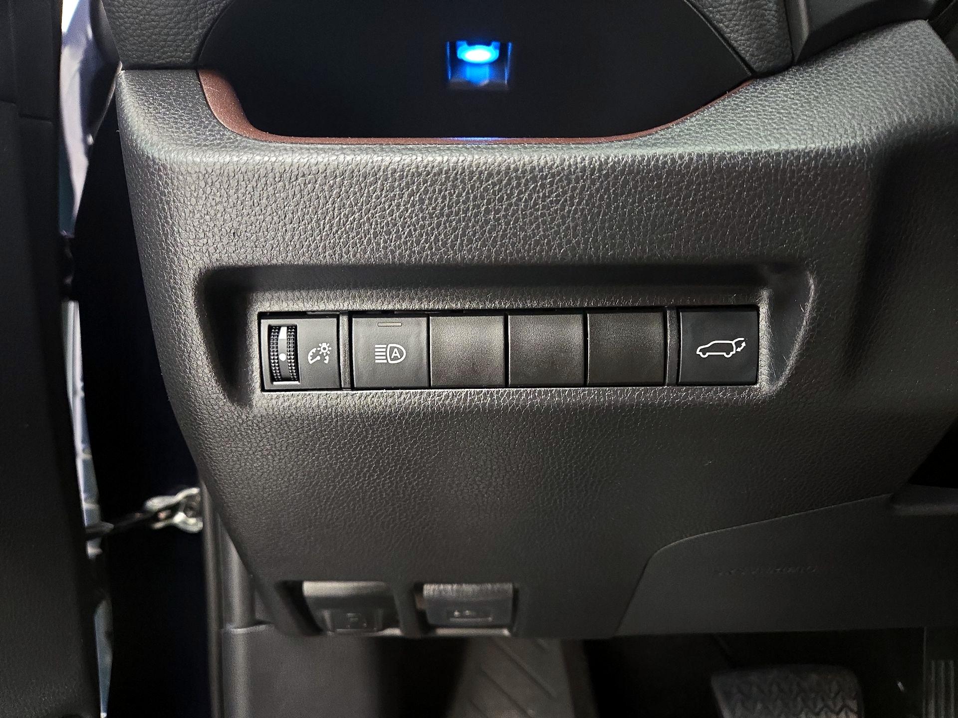 Thumbnail: 2021 Toyota RAV4 - 11