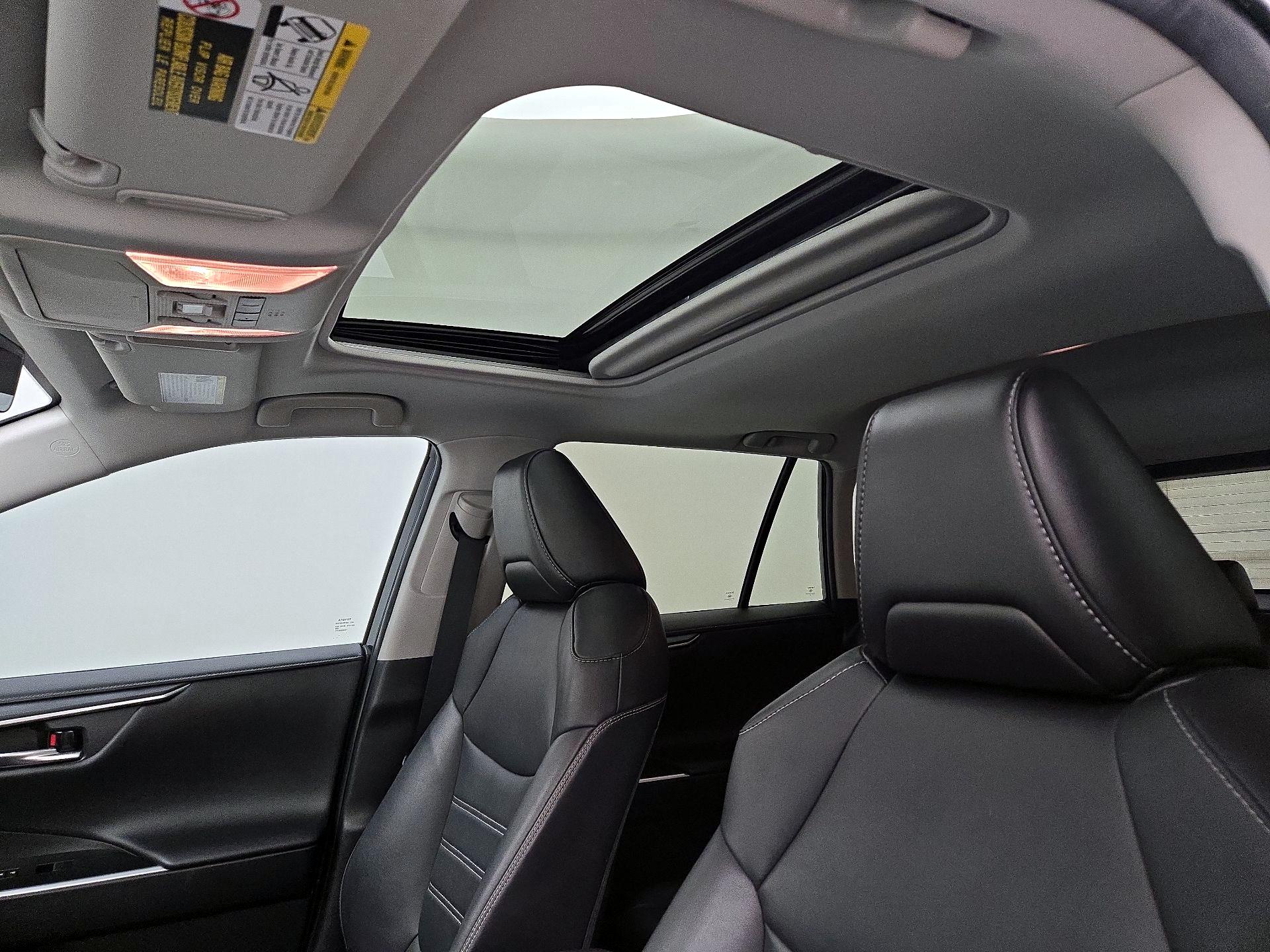 Thumbnail: 2021 Toyota RAV4 - 18