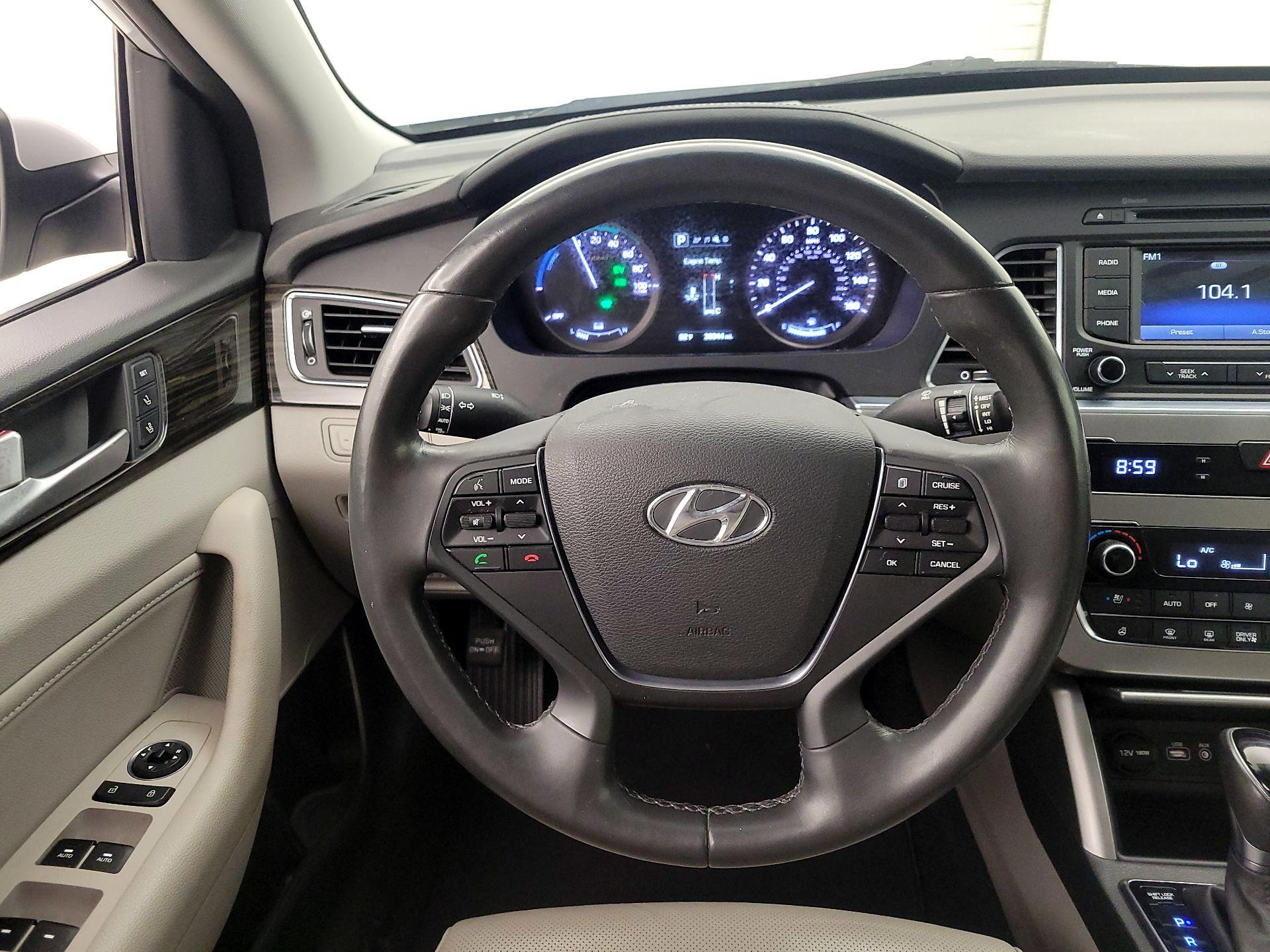 Thumbnail: 2016 Hyundai Sonata - 10