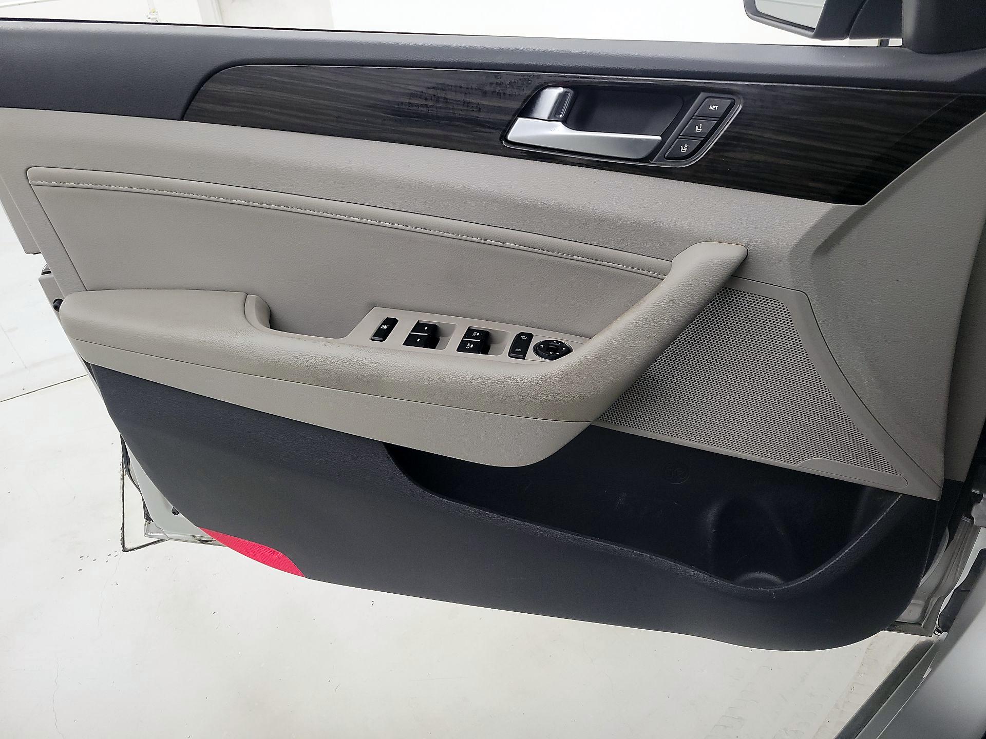 Thumbnail: 2016 Hyundai Sonata - 12