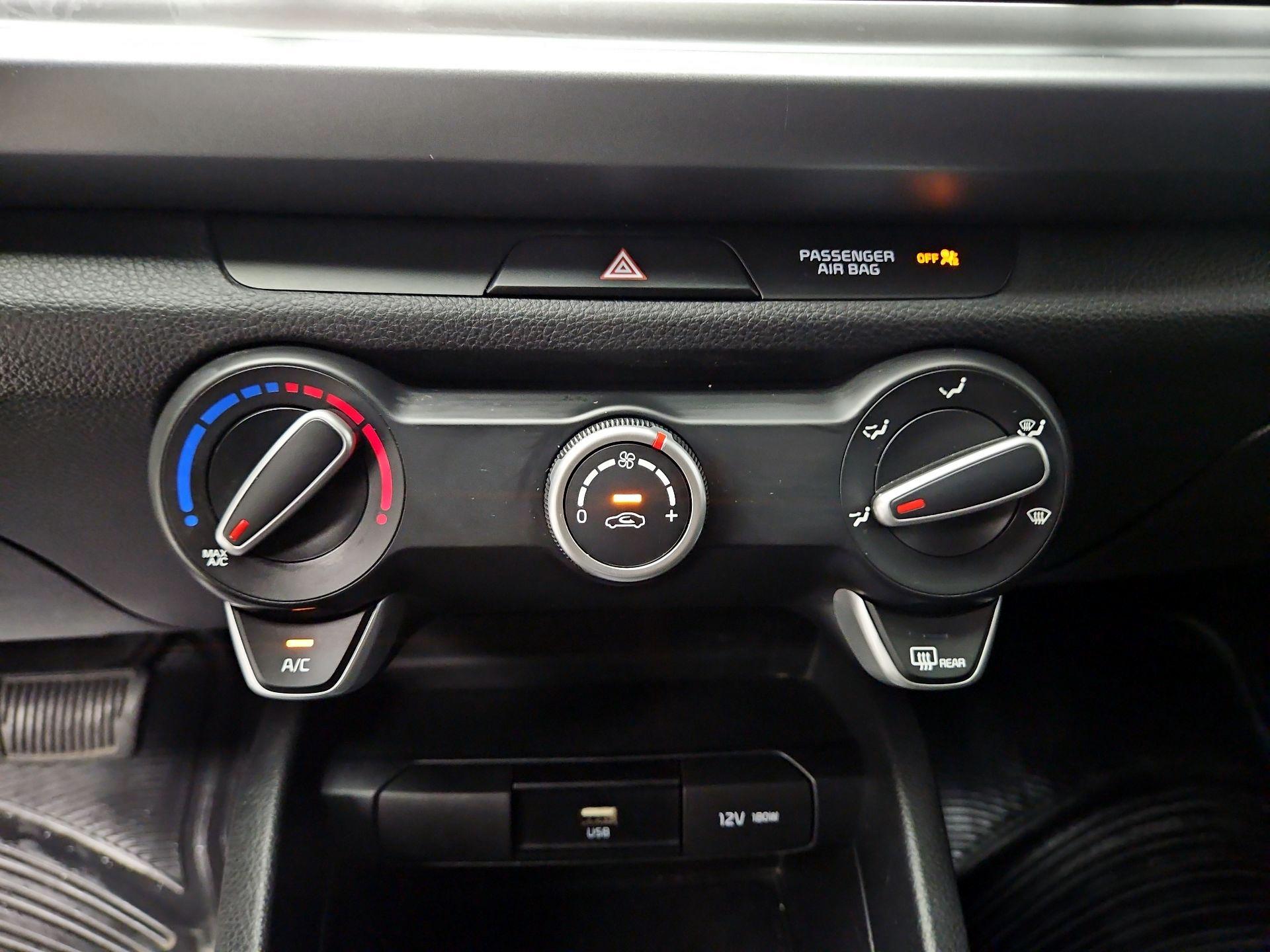 Thumbnail: 2022 Kia Rio - 16