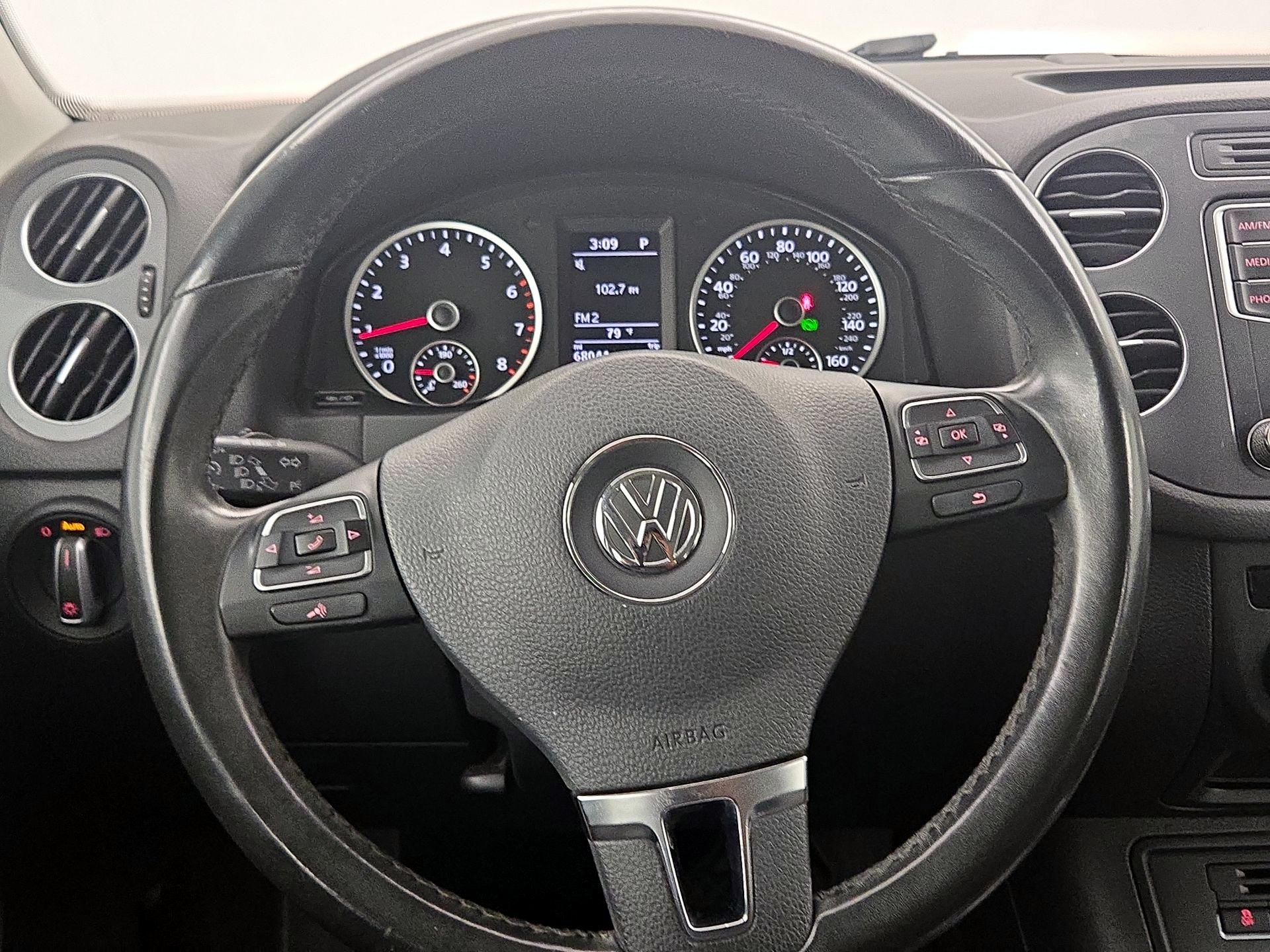 Thumbnail: 2016 Volkswagen Tiguan - 10