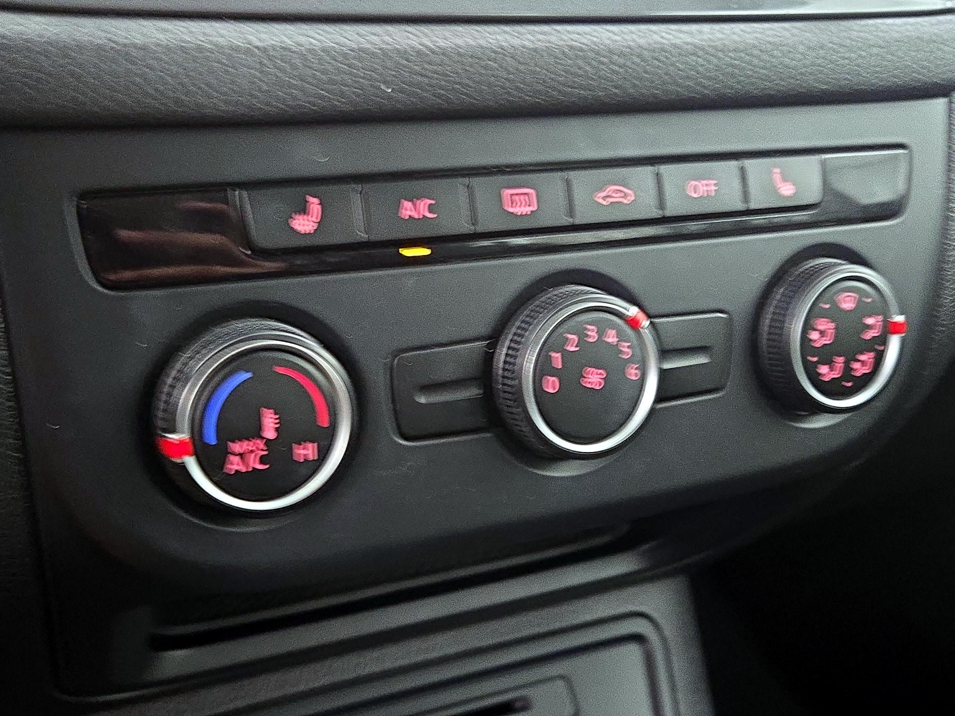 Thumbnail: 2016 Volkswagen Tiguan - 16