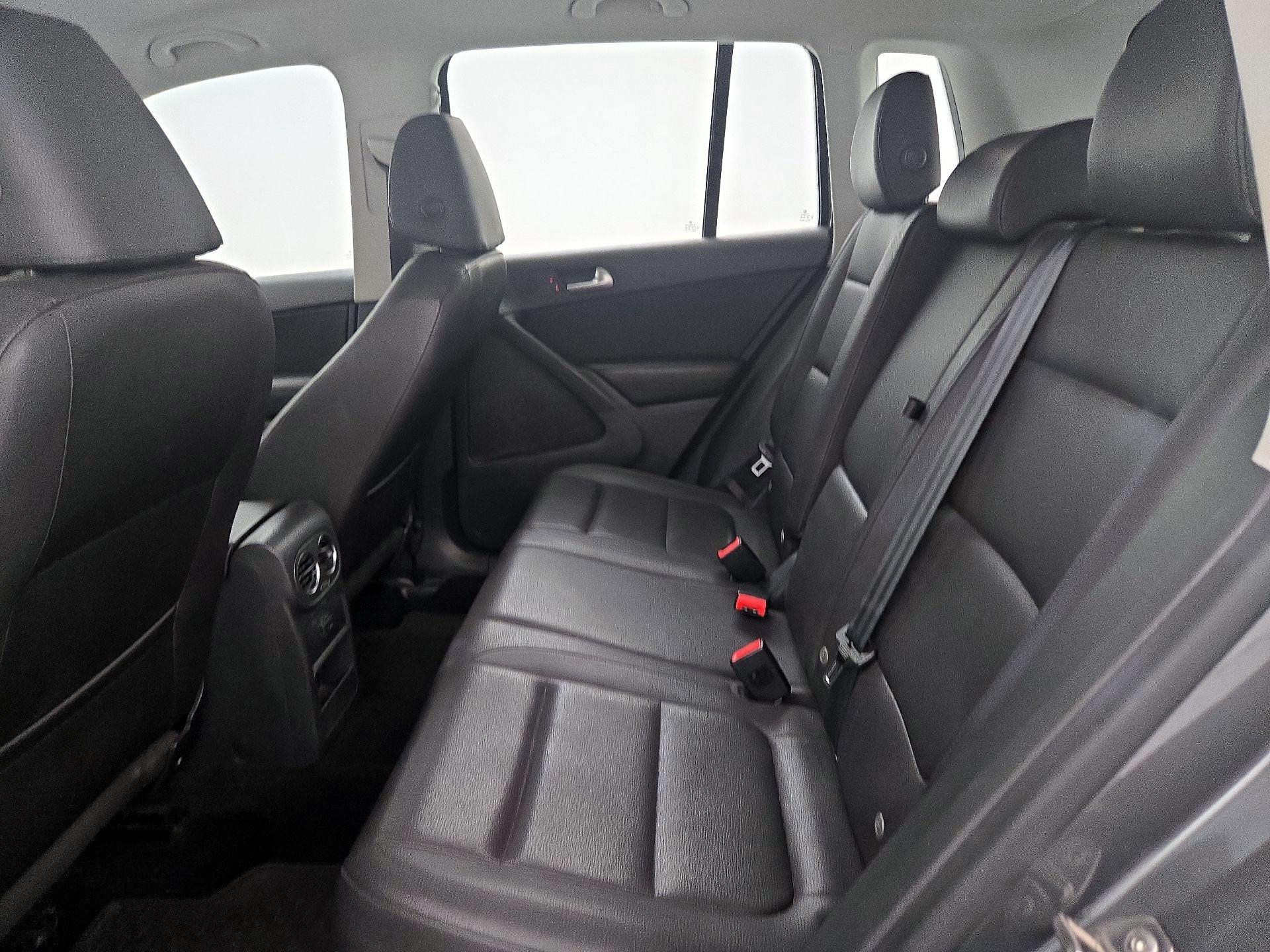 Thumbnail: 2016 Volkswagen Tiguan - 19