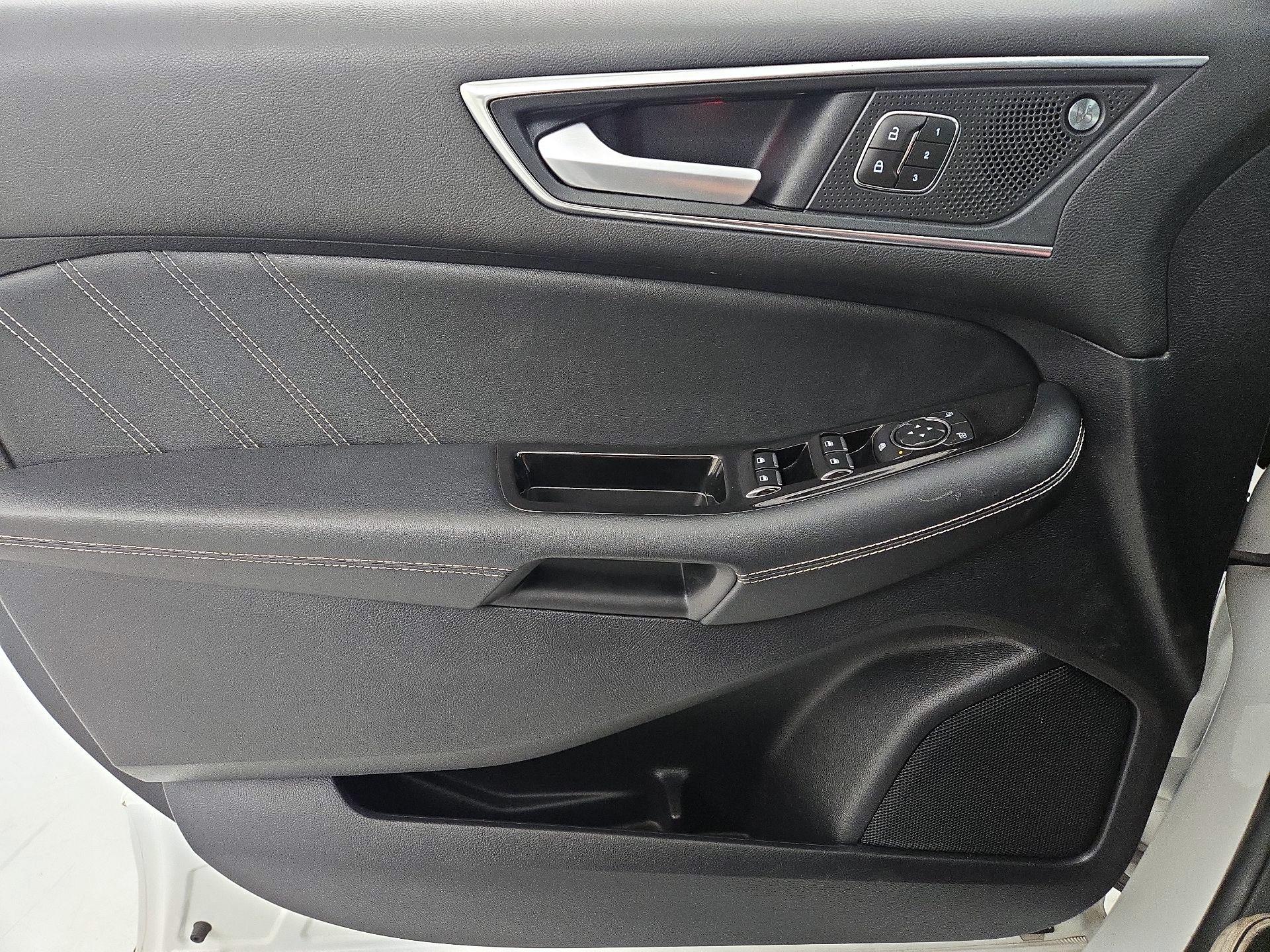 Thumbnail: 2020 Ford Edge - 12