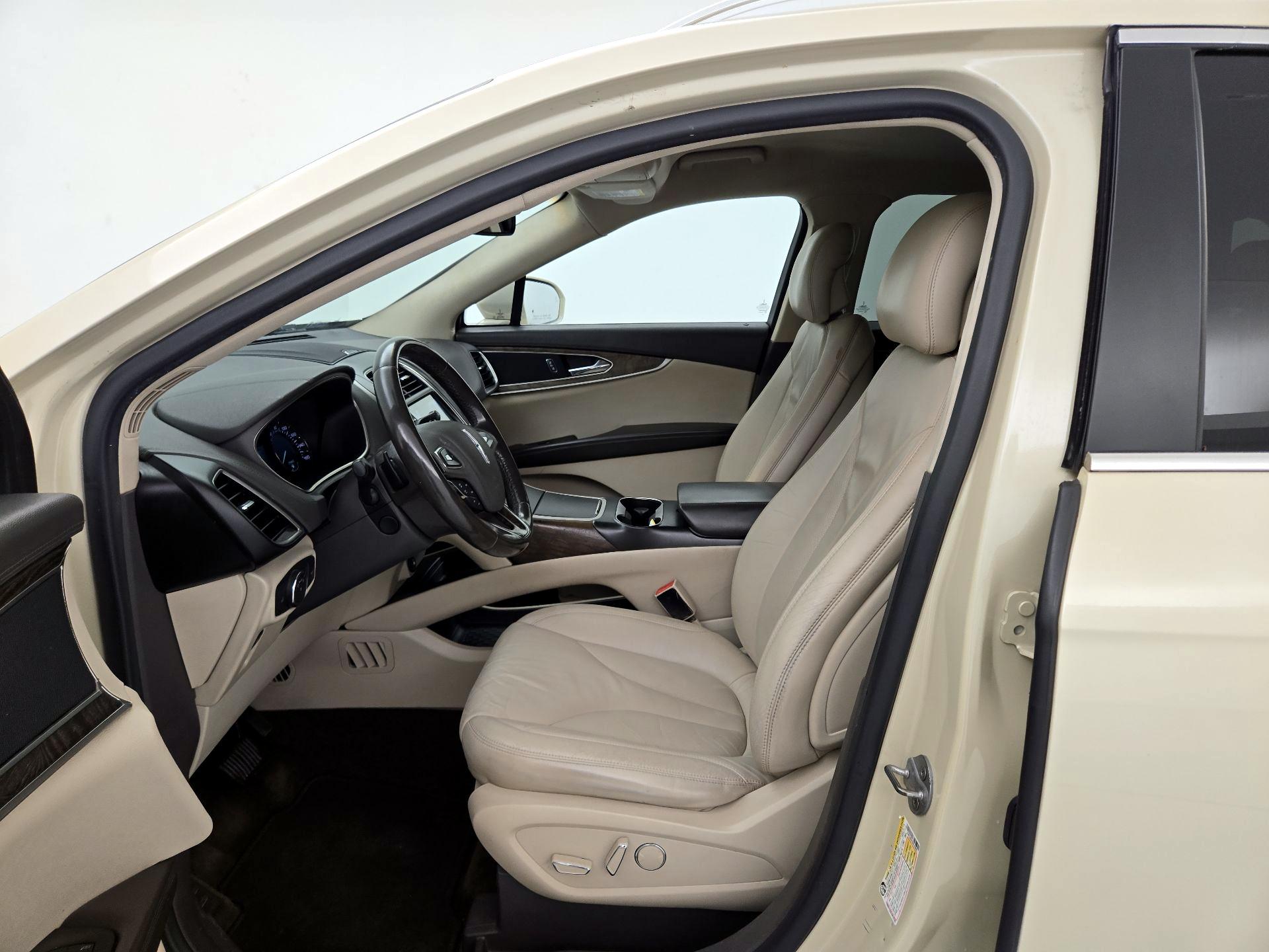 Thumbnail: 2016 Lincoln MKX - 11