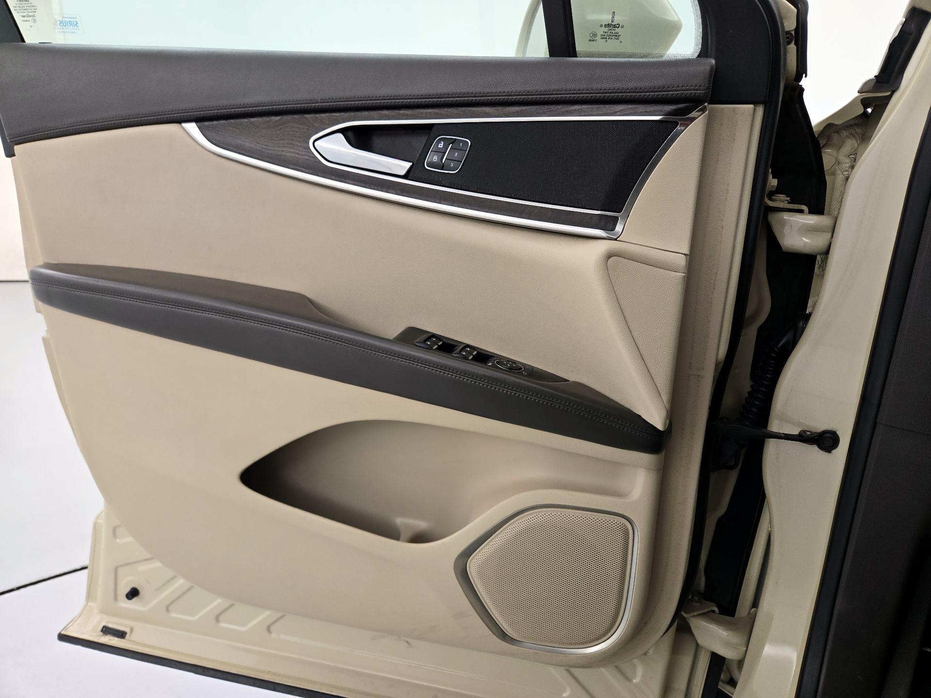 Thumbnail: 2016 Lincoln MKX - 12