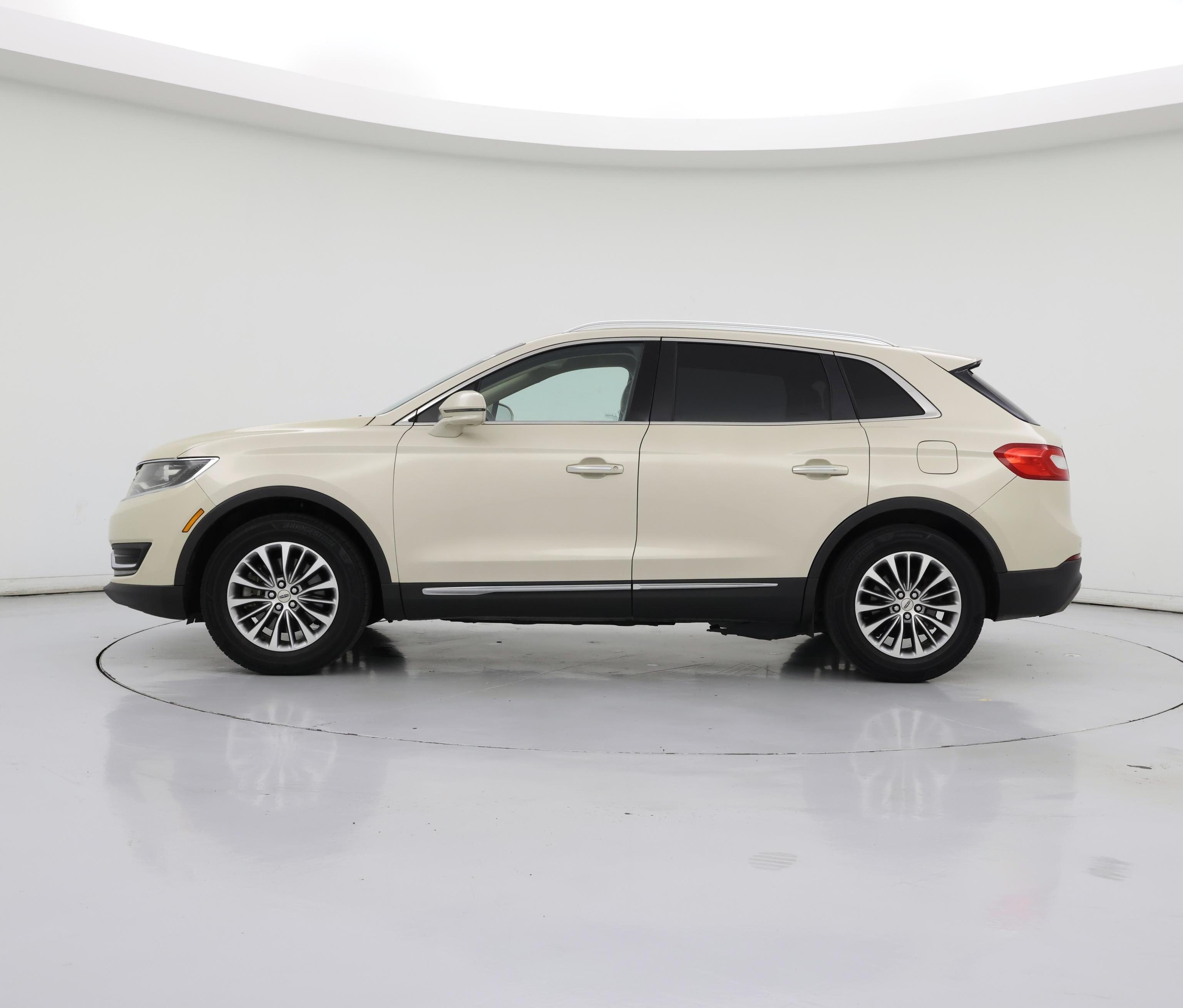 Thumbnail: 2016 Lincoln MKX - 3