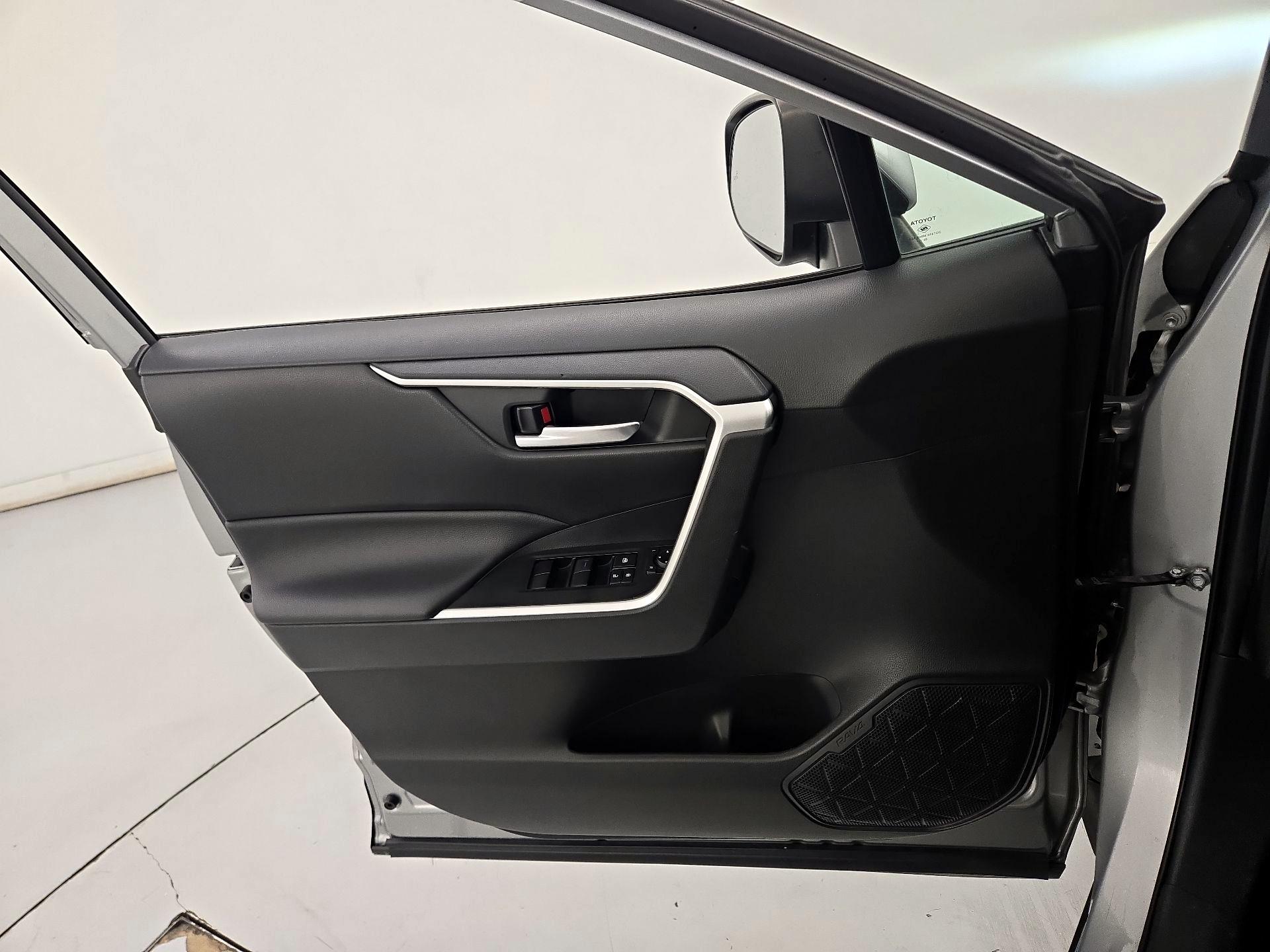 Thumbnail: 2021 Toyota RAV4 - 12