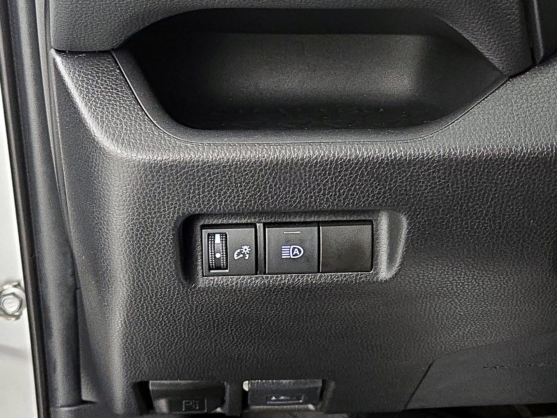 Thumbnail: 2021 Toyota RAV4 - 13