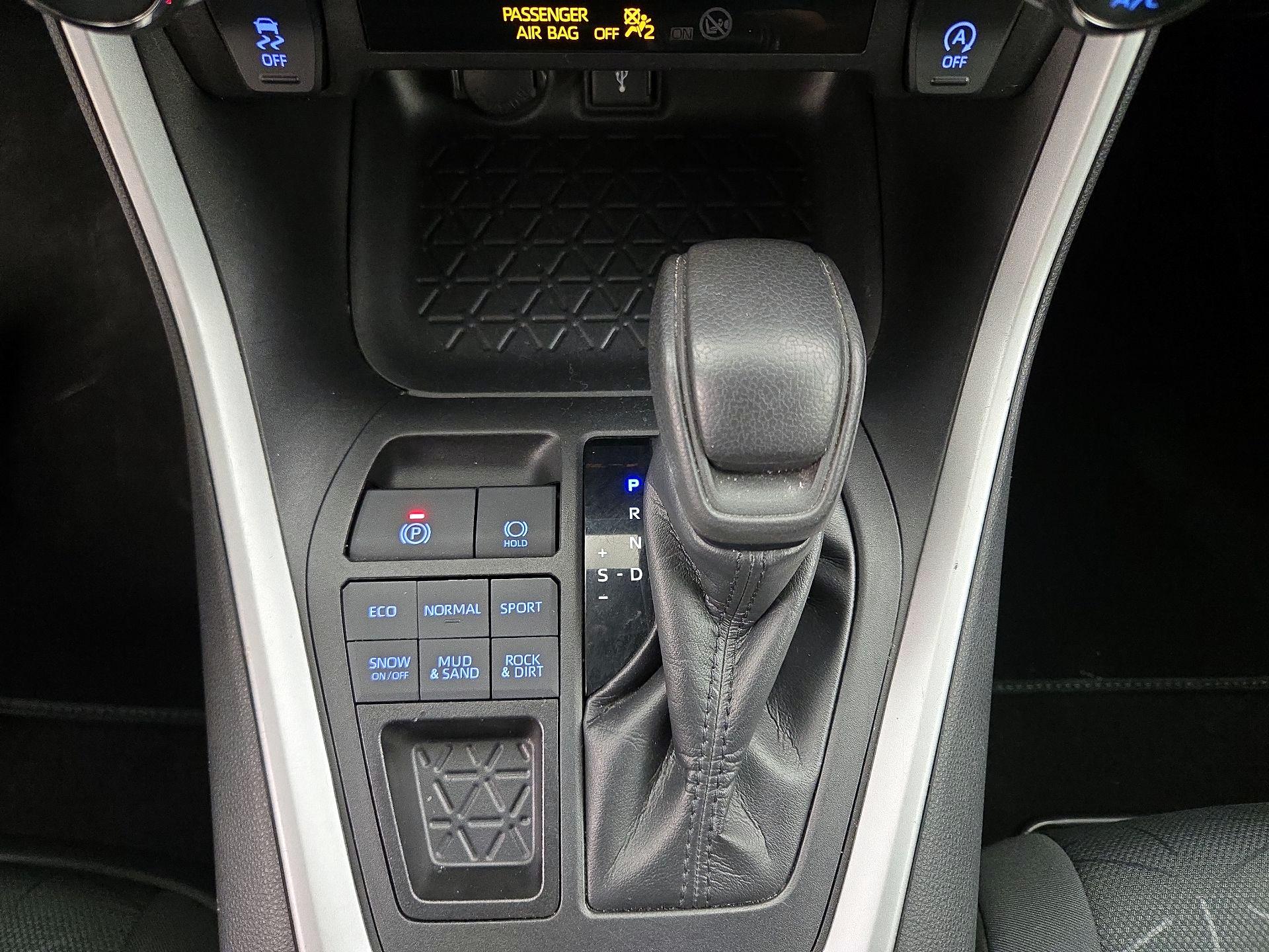 Thumbnail: 2021 Toyota RAV4 - 17