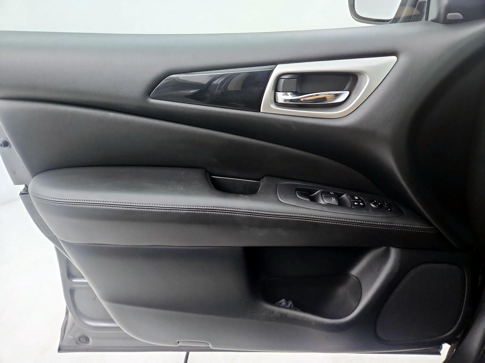 Thumbnail: 2019 Nissan Pathfinder - 10