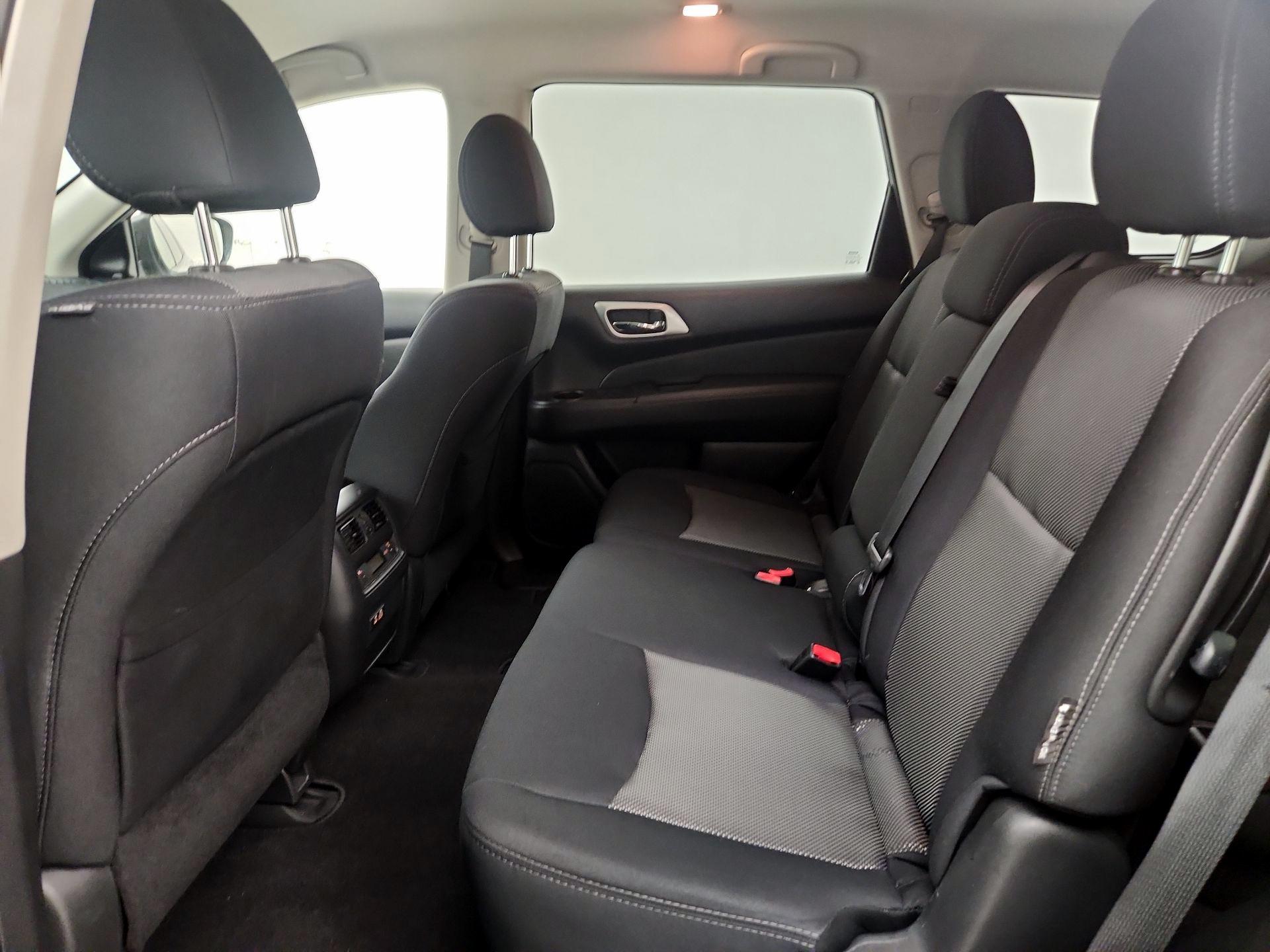 Thumbnail: 2019 Nissan Pathfinder - 17