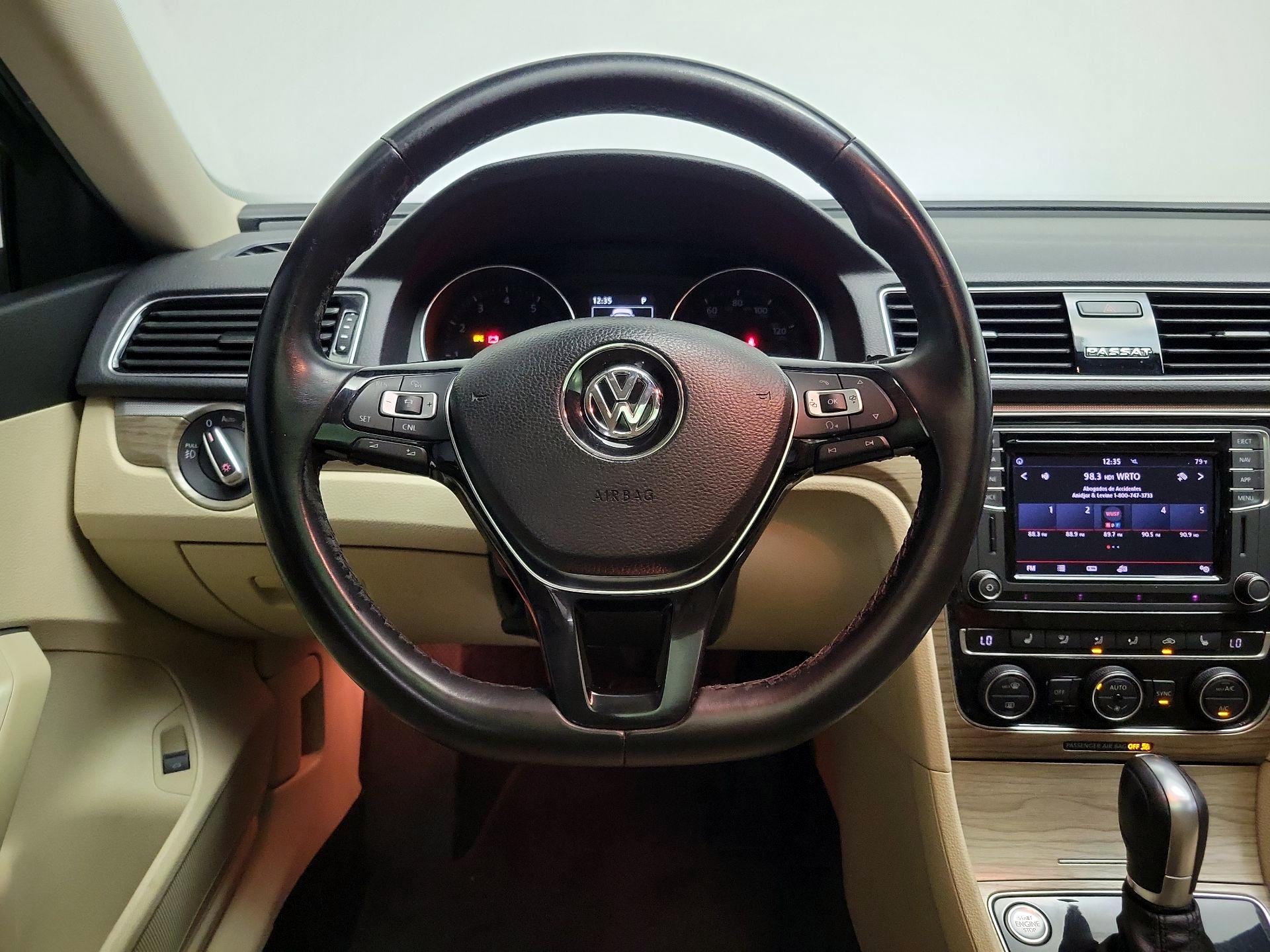 Thumbnail: 2018 Volkswagen Passat - 10