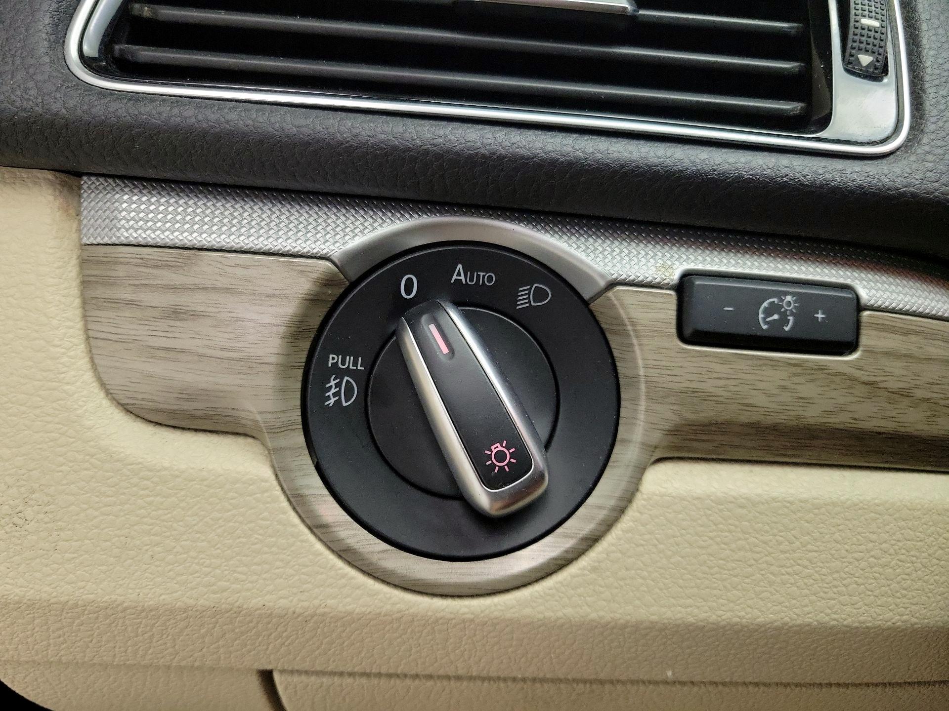 Thumbnail: 2018 Volkswagen Passat - 13