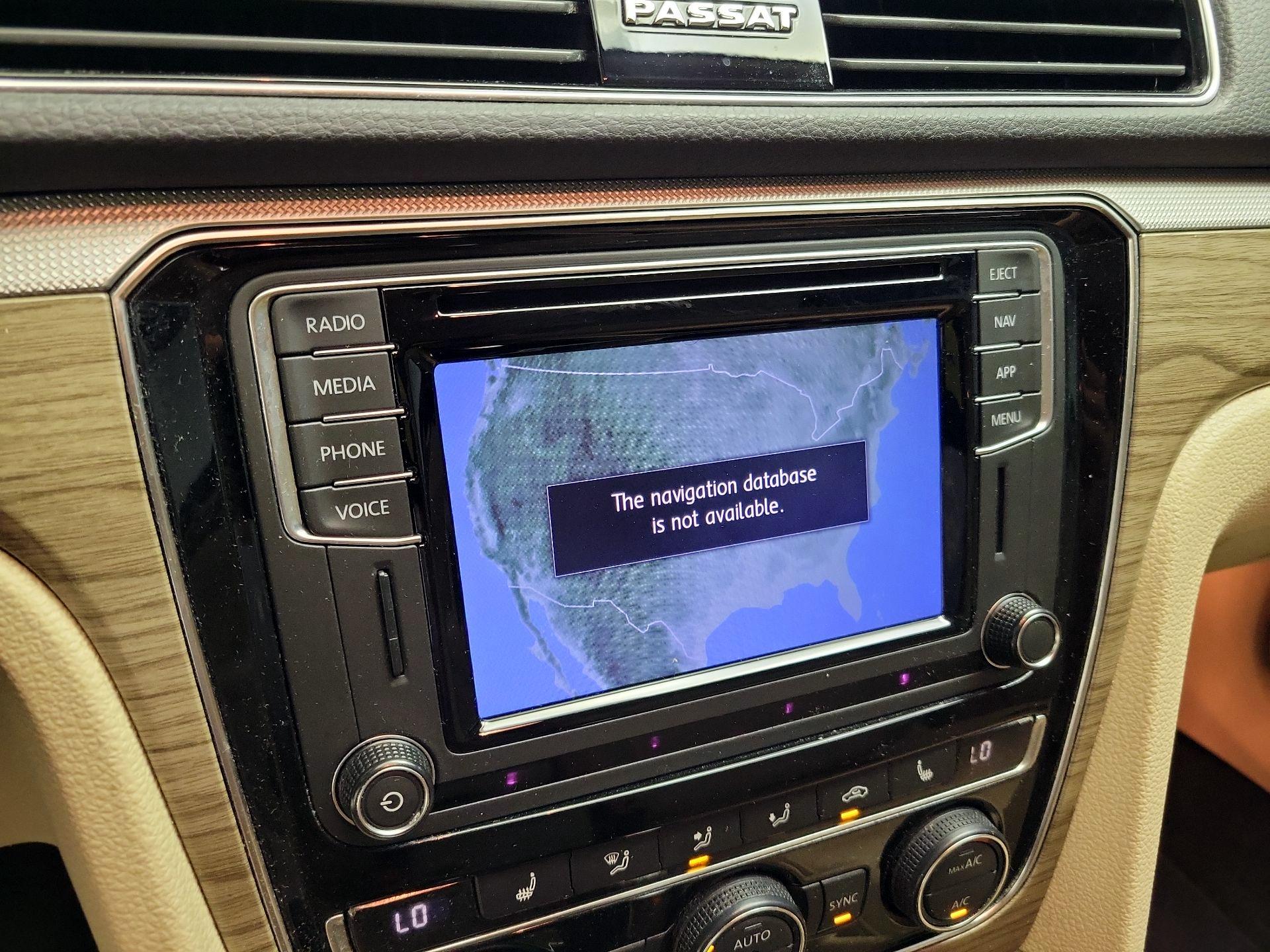 Thumbnail: 2018 Volkswagen Passat - 14