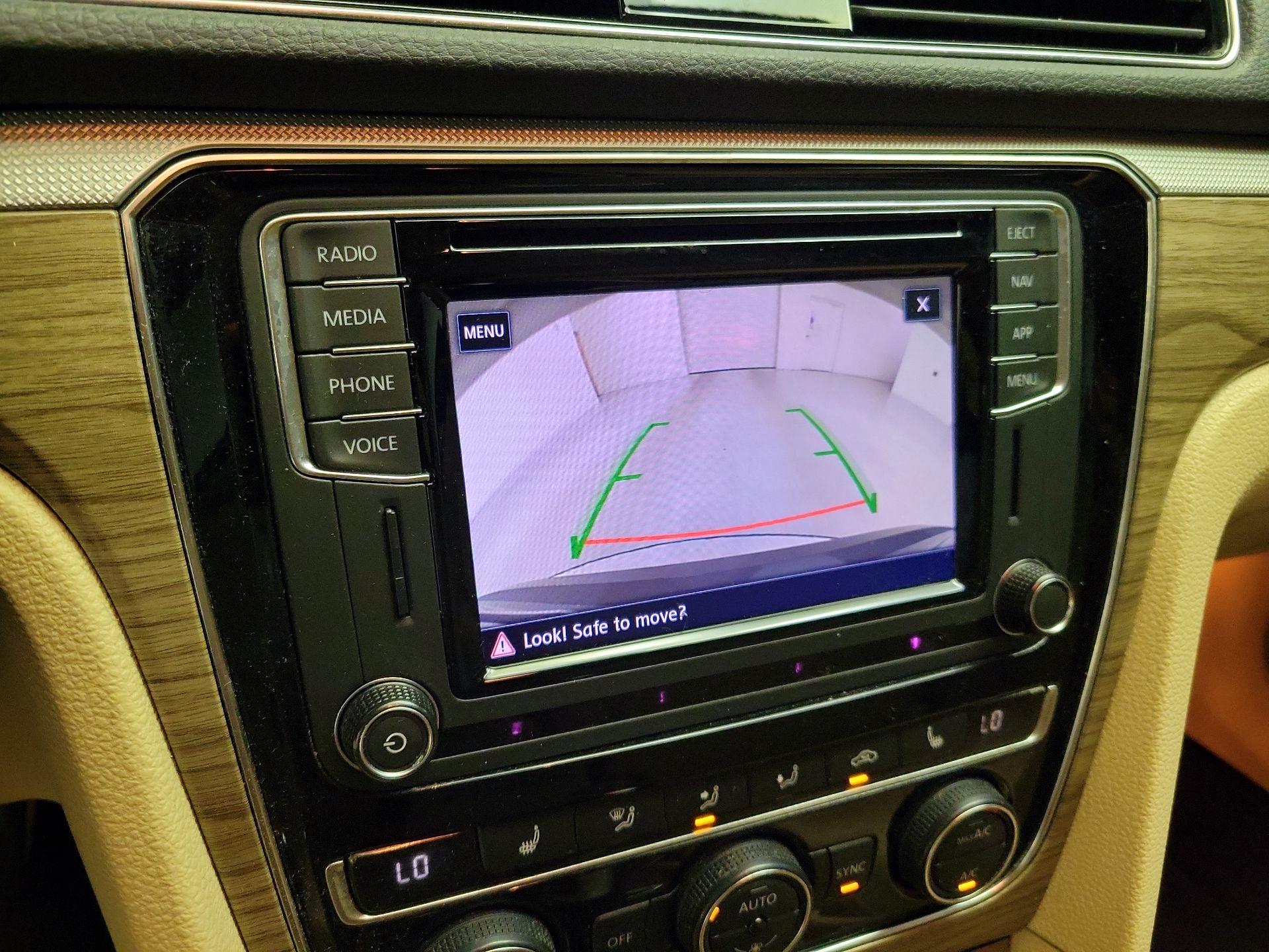 Thumbnail: 2018 Volkswagen Passat - 15